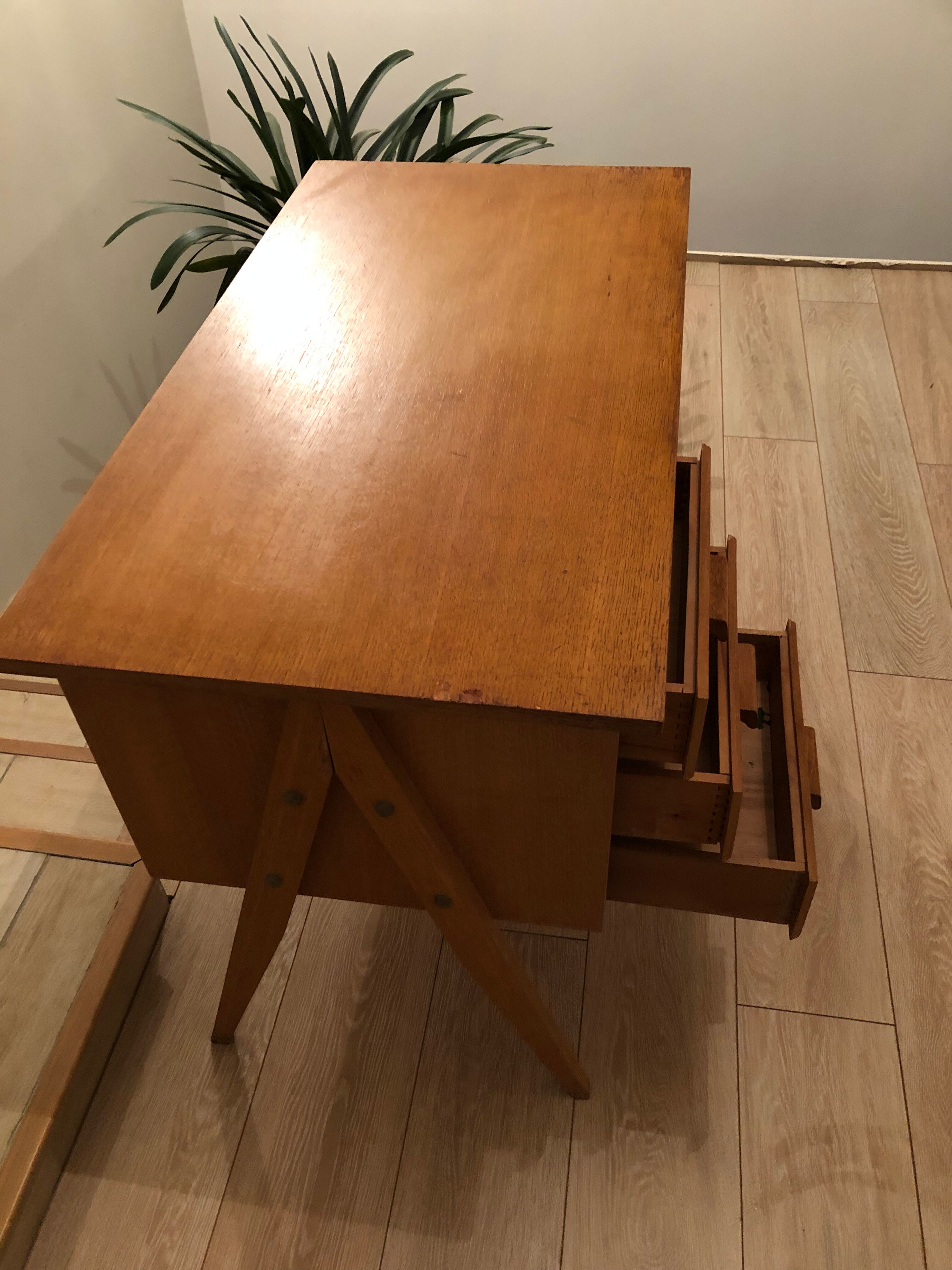 Bureau vintage pieds compas