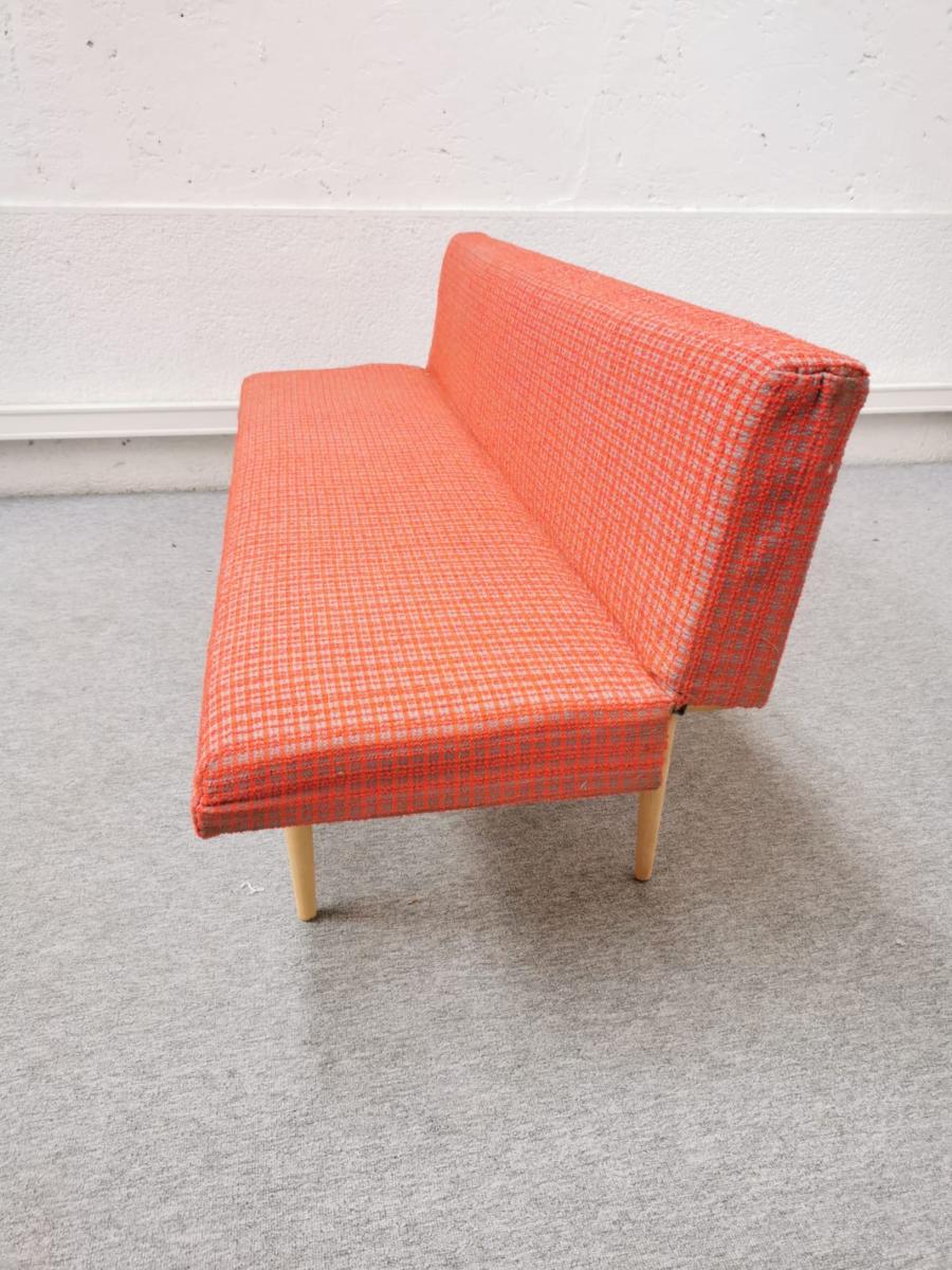 Day bed red fabric