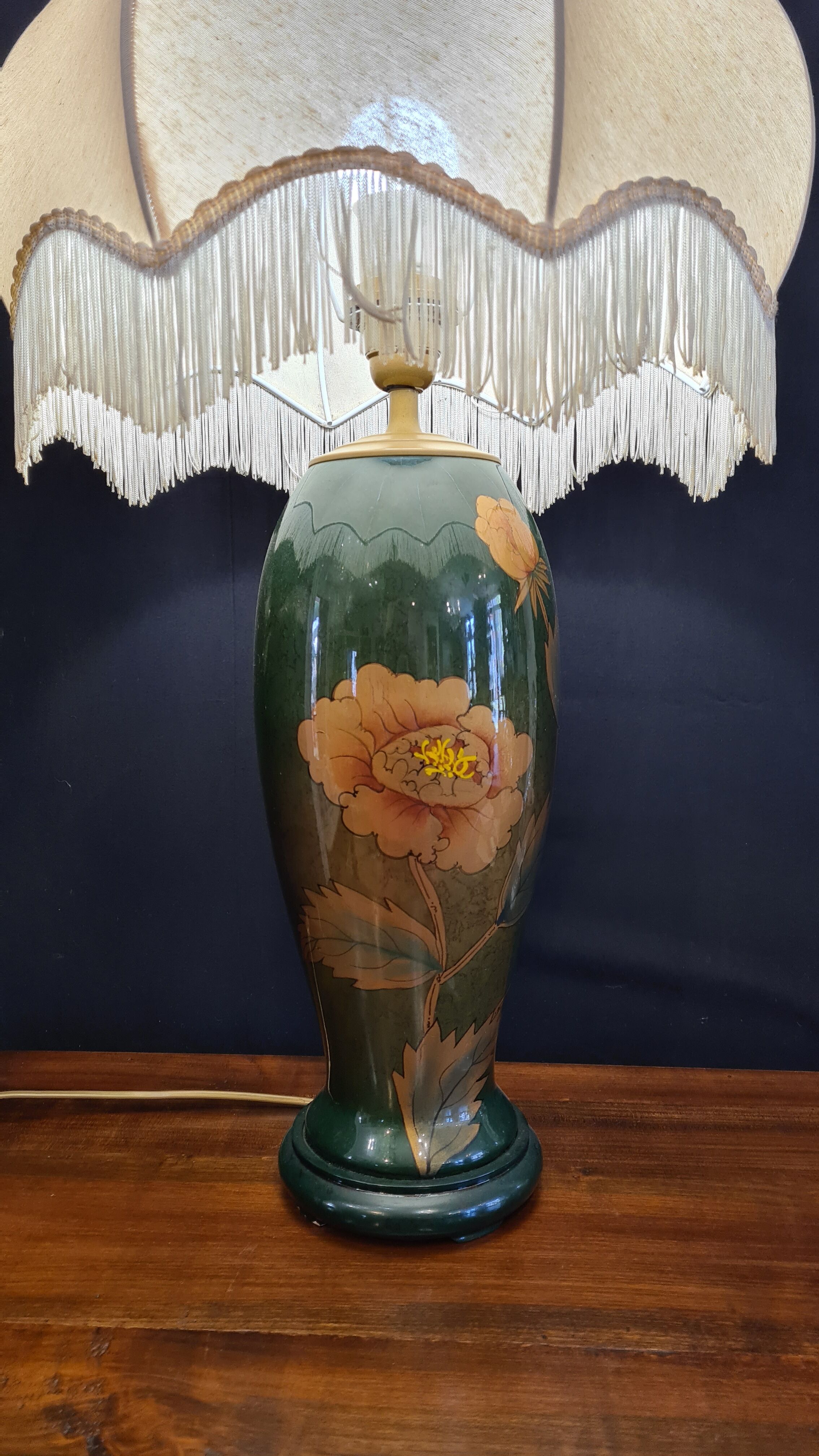 Green flowered lamp
