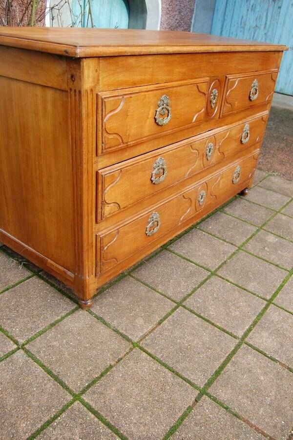 Louis XVI period chest of drawers in cherry wood from the 18th century
