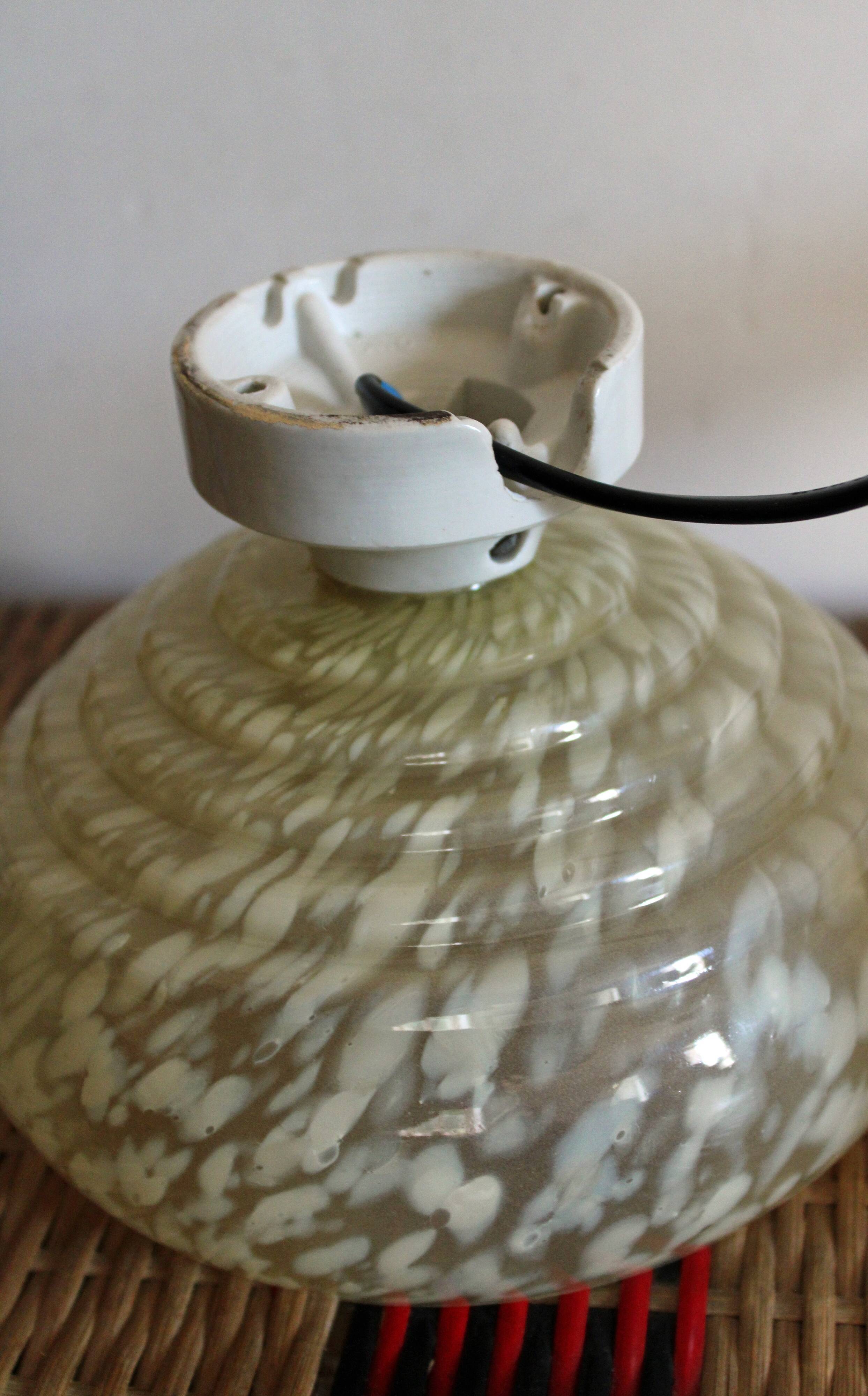 Art Deco plasterer in porcelain and yellow Clichy glass
