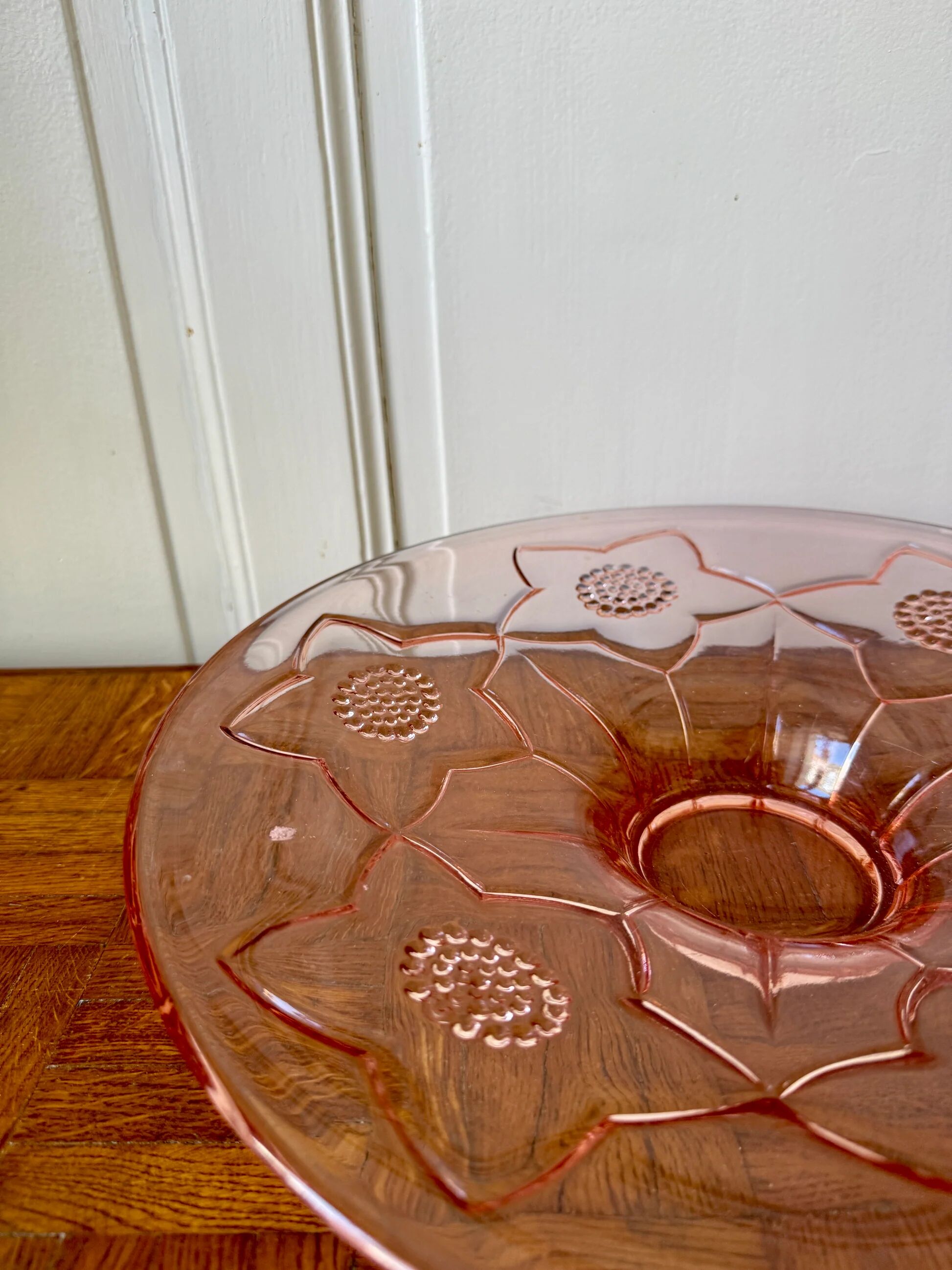 Plate in rosaline - floral patterns