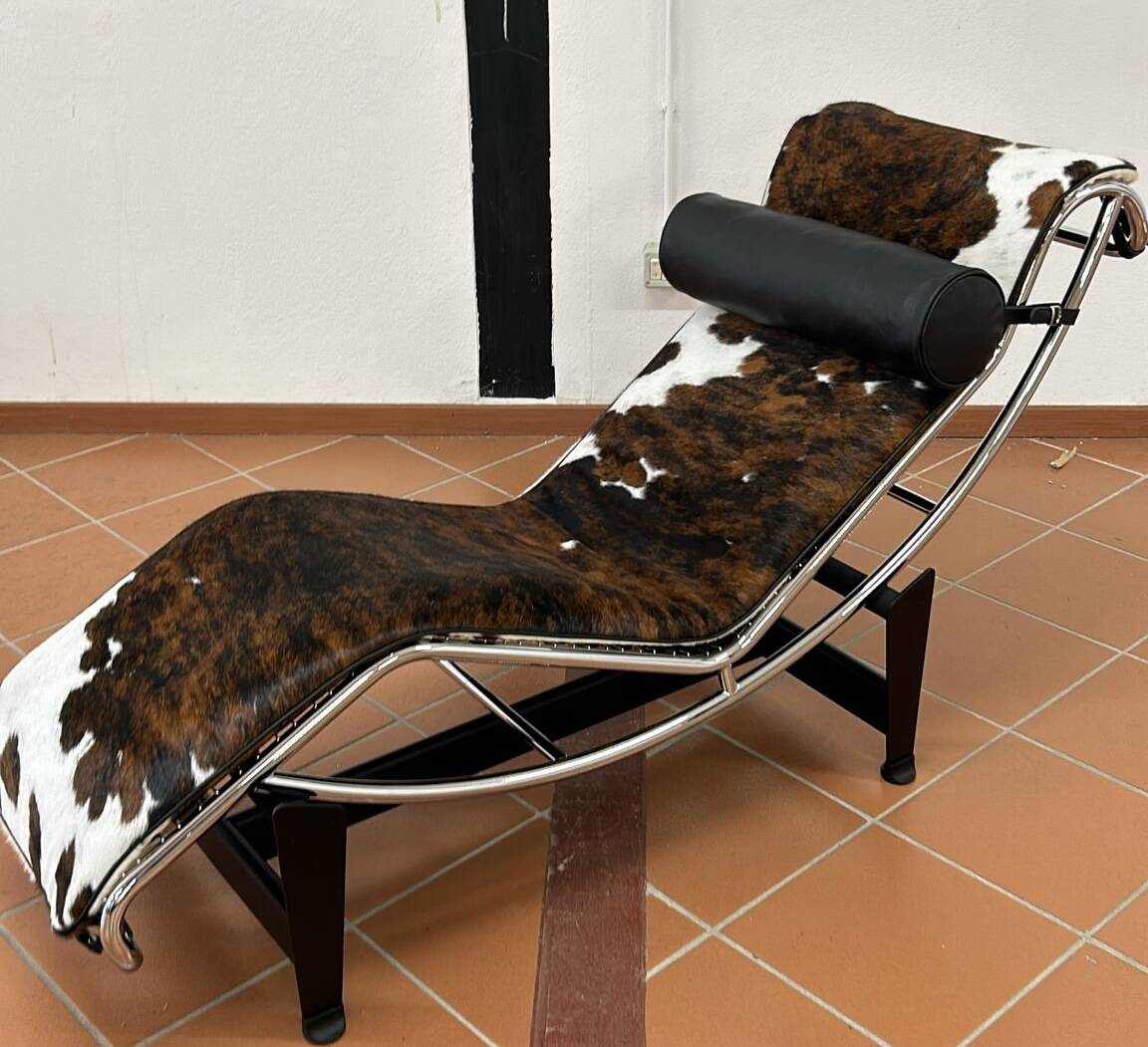Le Corbusier LC4 lounge chair