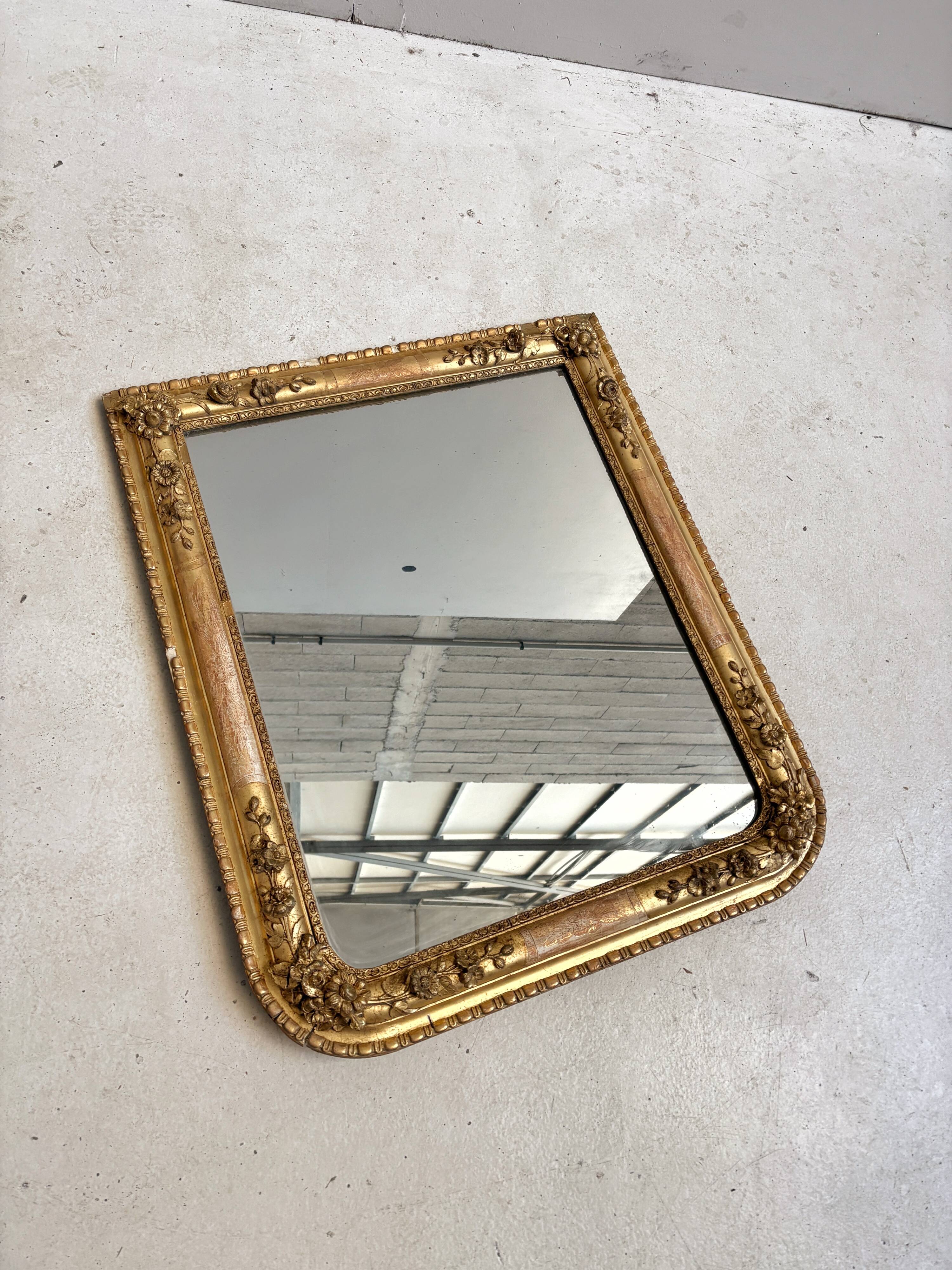 Louis Philippe mirror in wood and gilded stucco - 19th century