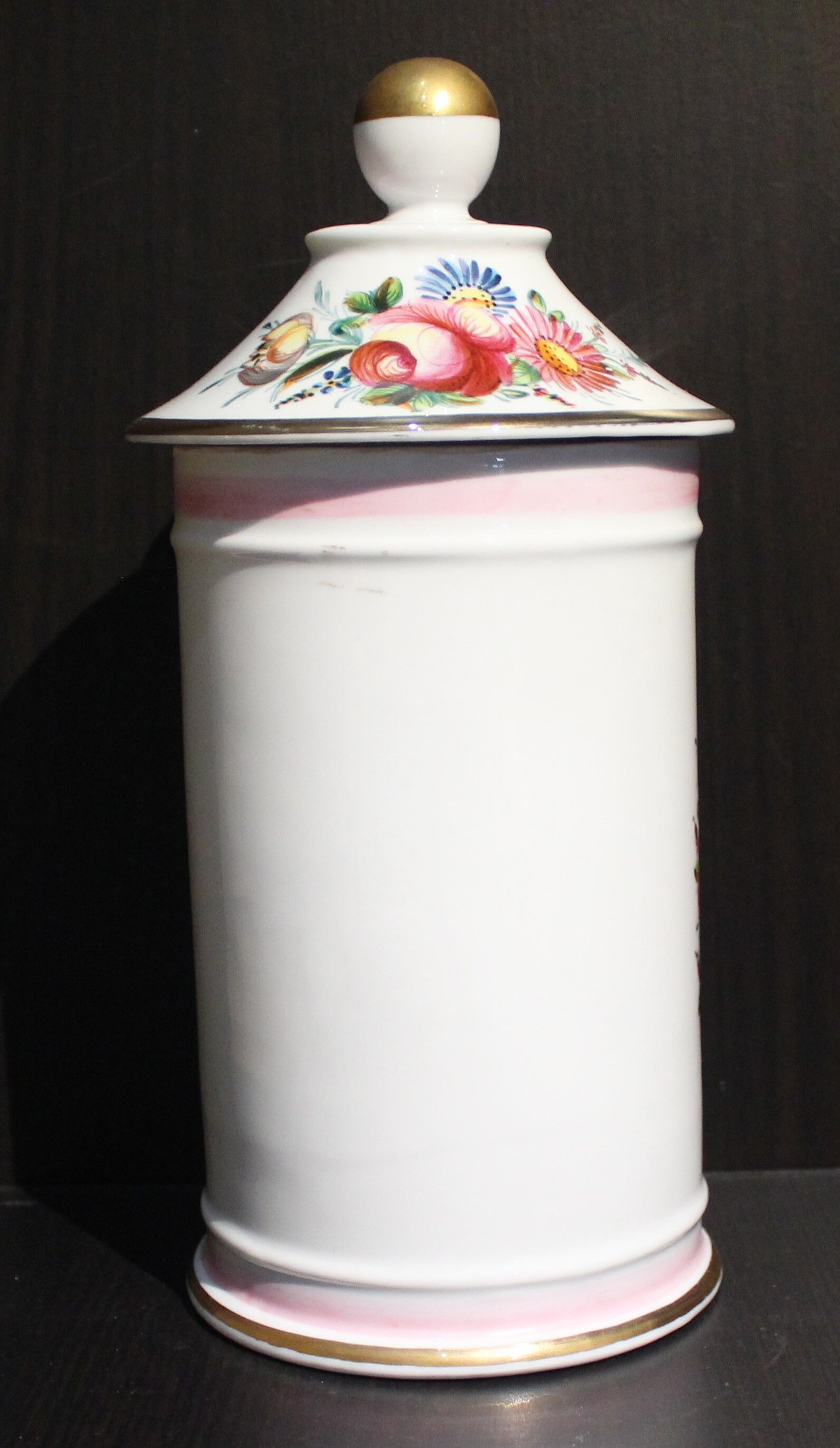 Porcelain pharmacy pot