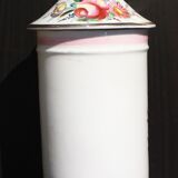 Porcelain pharmacy pot