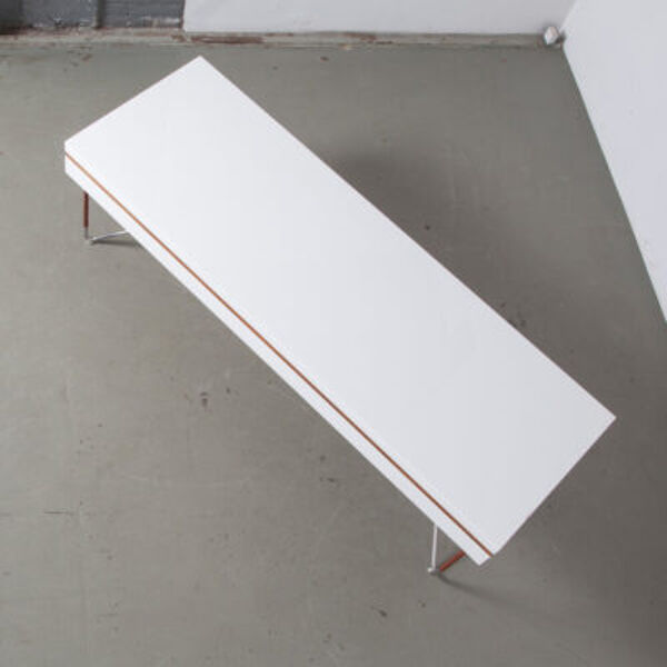 Table de présentation blanche basse ou banc