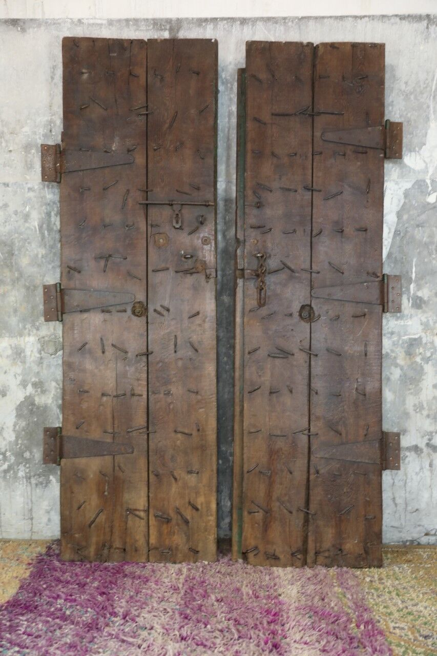 Indian door 2 leaves with closure and rings