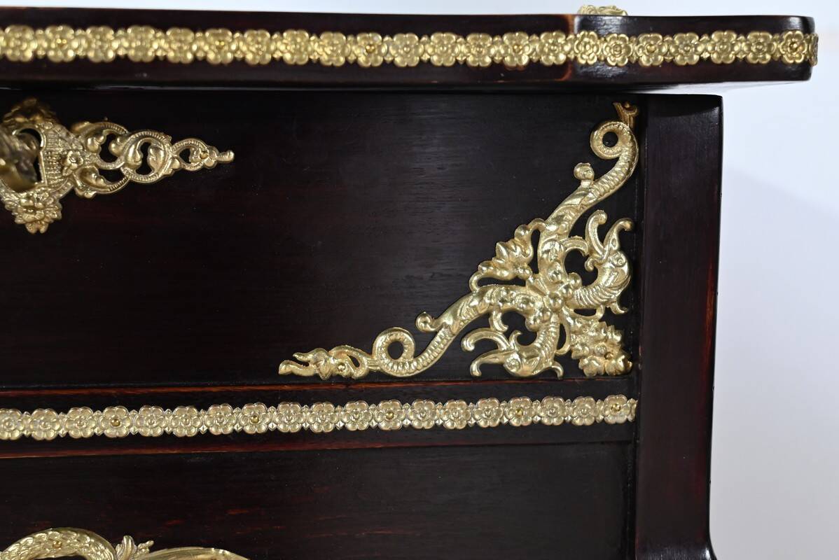 Middle Display Table in Stained Mahogany, Louis XV style, Napoleon III period – Mid-19th century