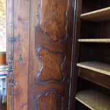 armoire Louis XV galbée du XVIII ème