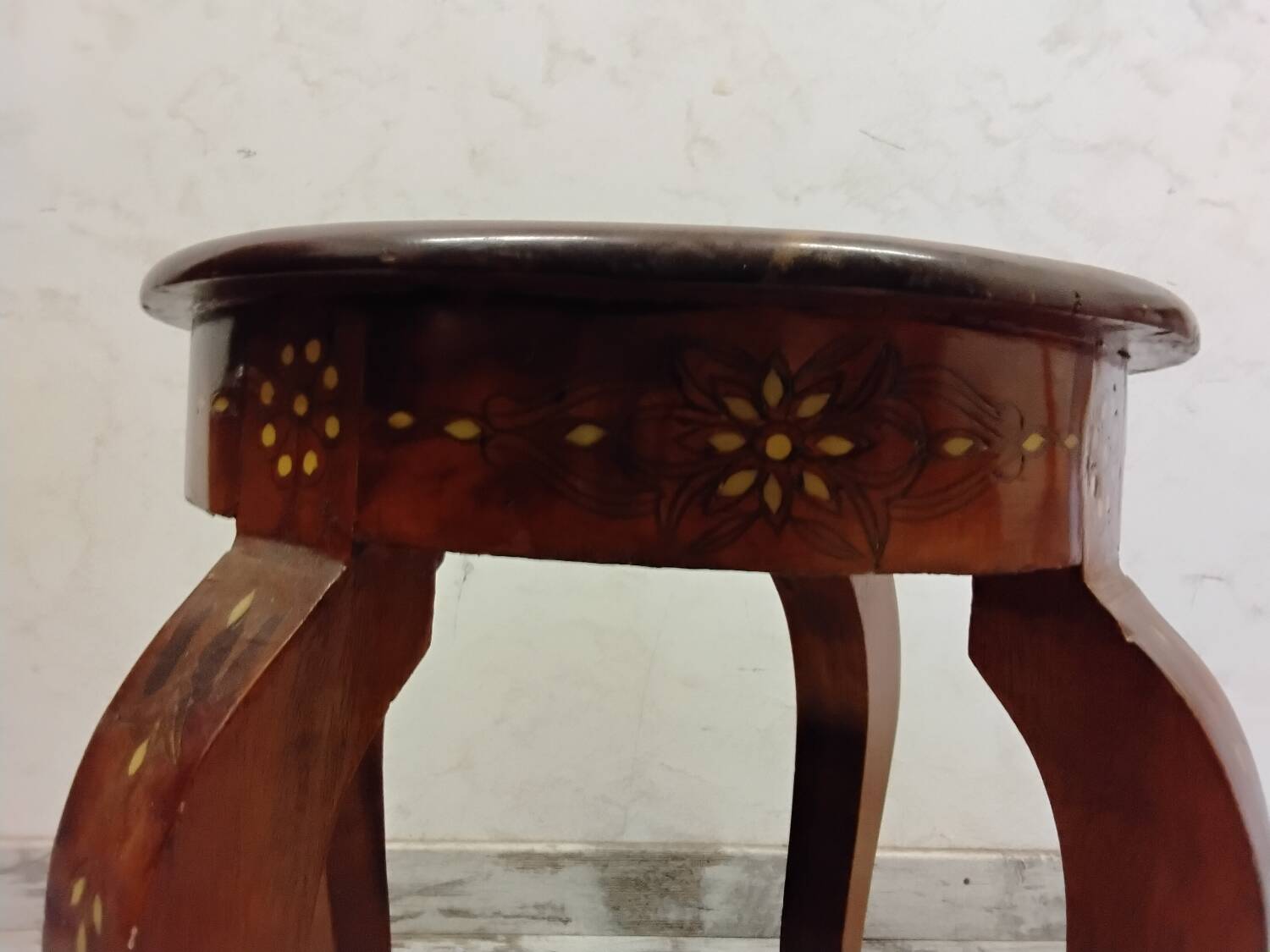 Small side table, pedestal table