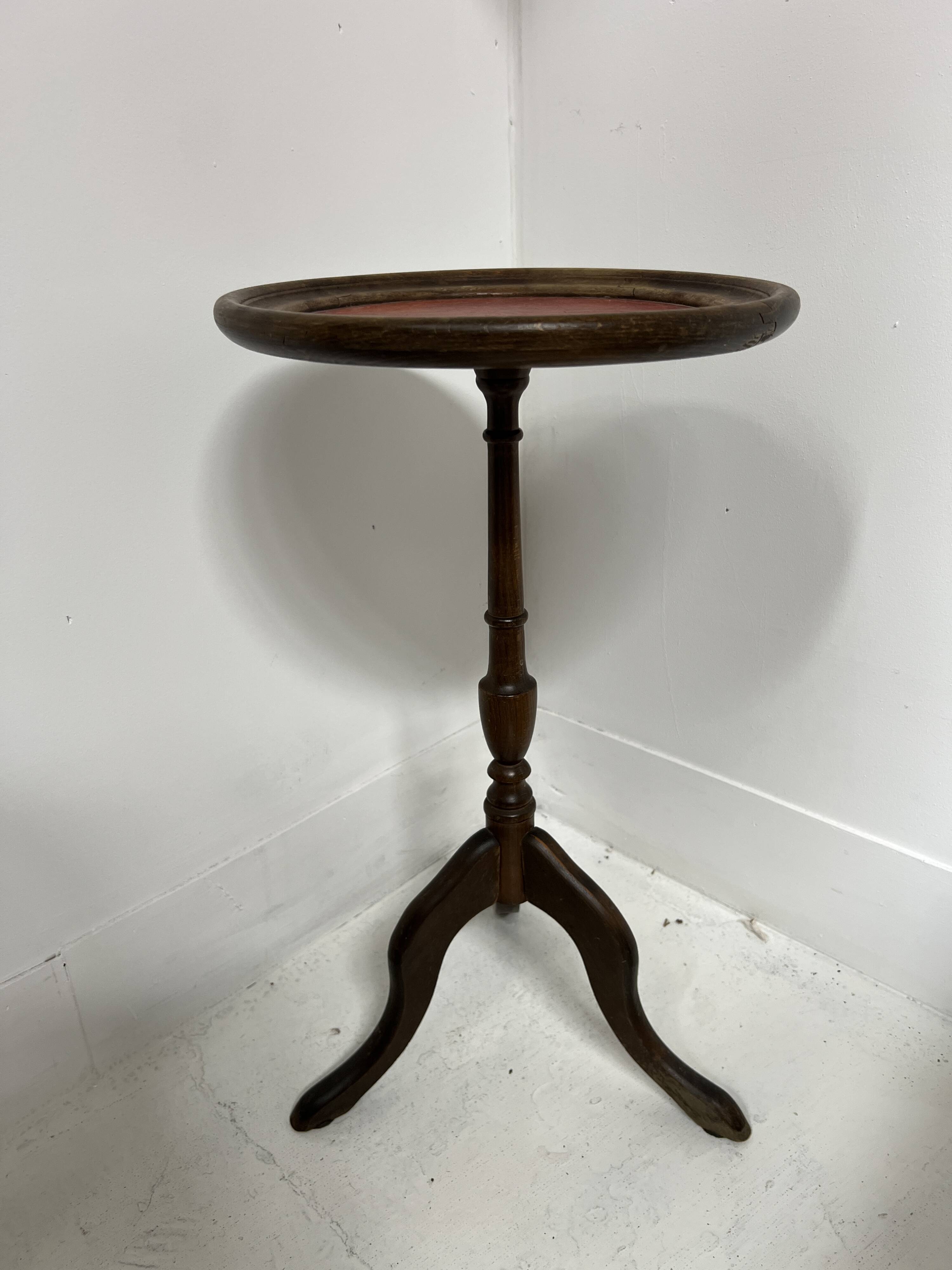 Louis XVI style gueridon in natural wood, 20th century.