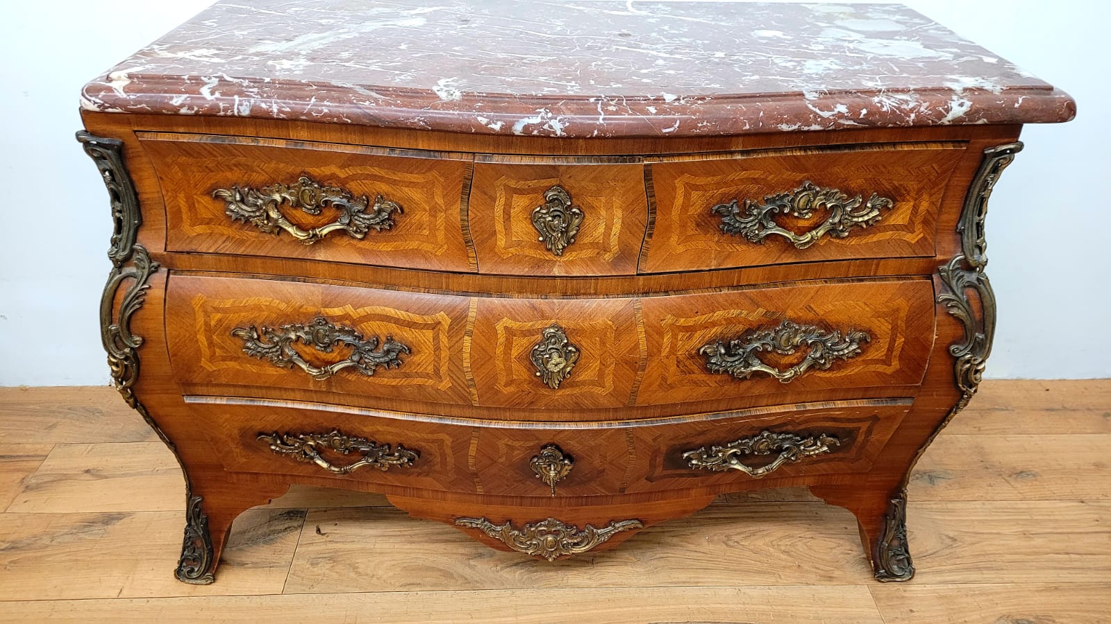 Commode galbée louis XV