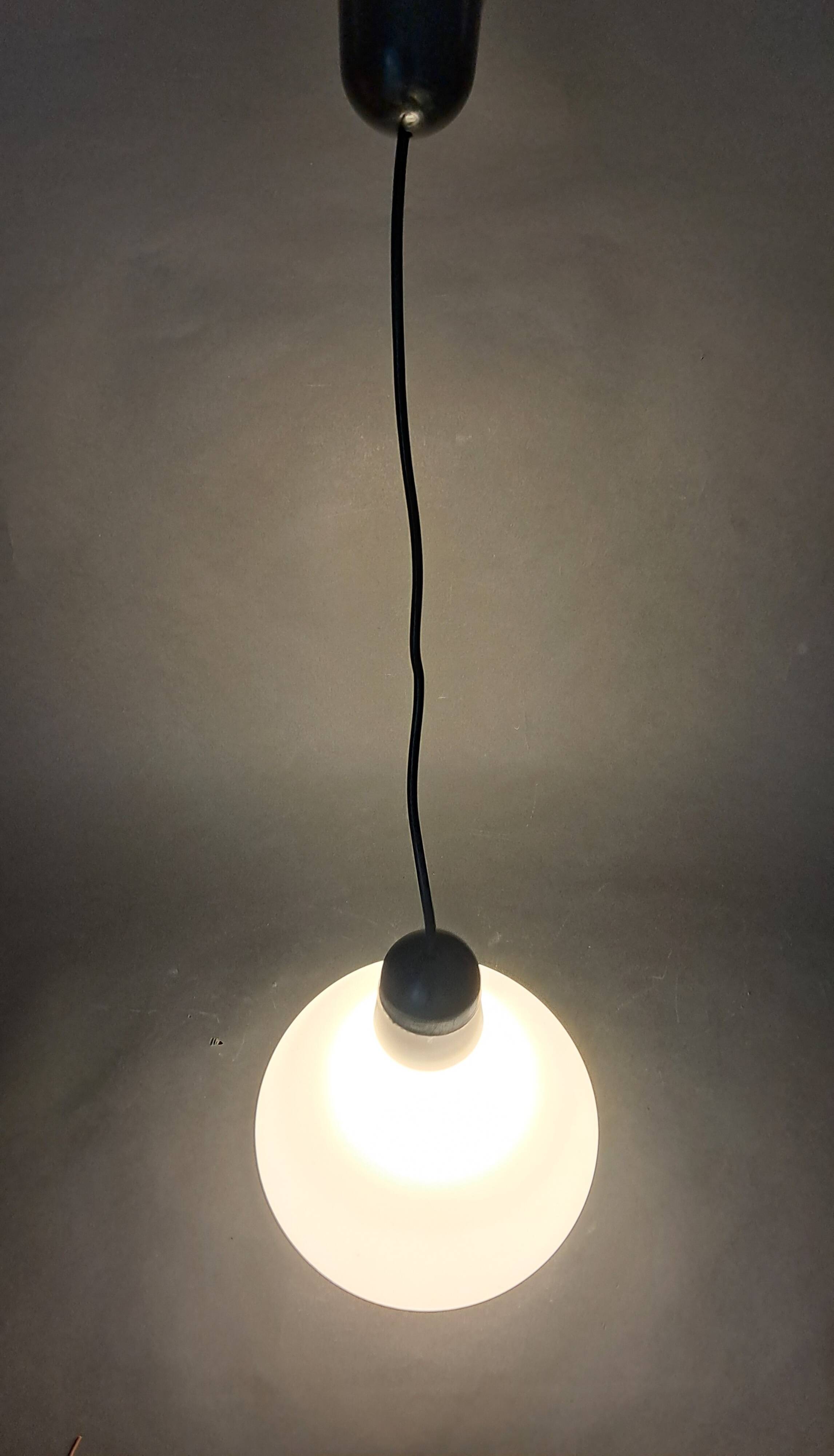 Vintage opaline suspension.