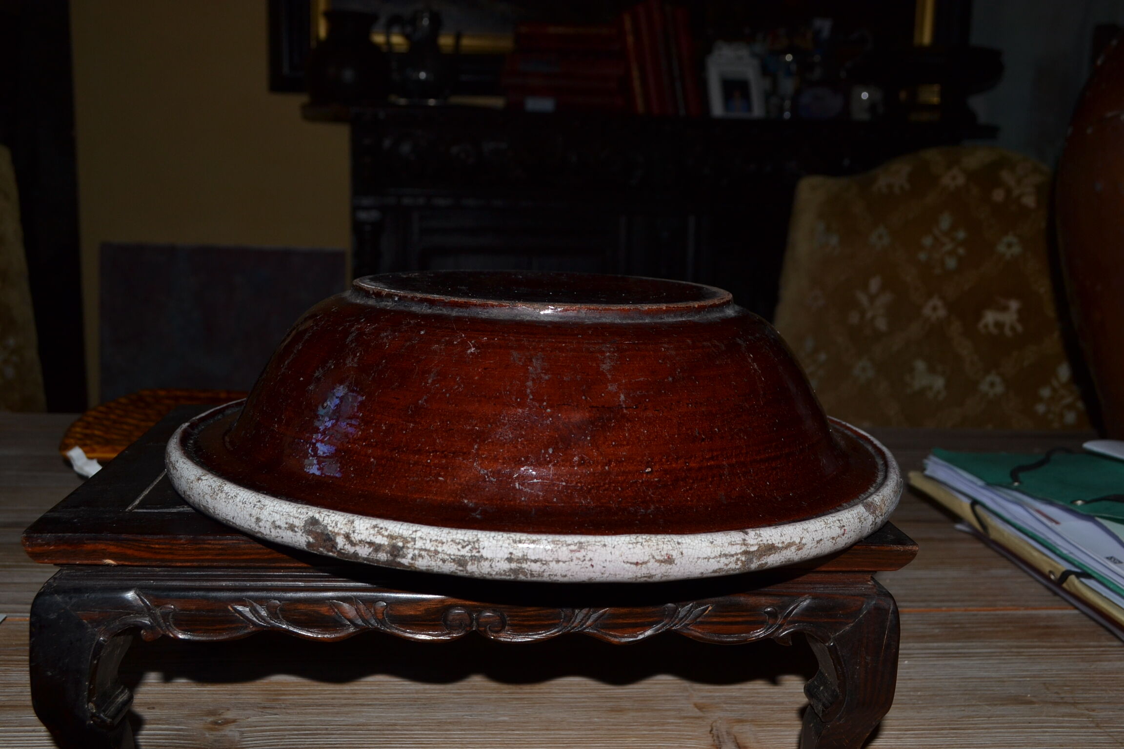 Dish in earthenware glazed, white and Brown, late nineteenth century