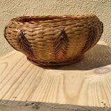 Braided wicker basket with vintage pattern