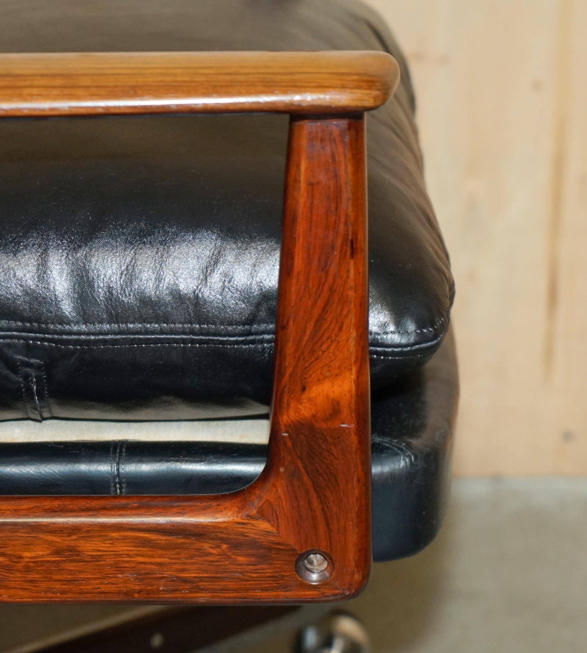 Executive office chair model 419 Arne Vodder for Sibast in hardwood and leather.