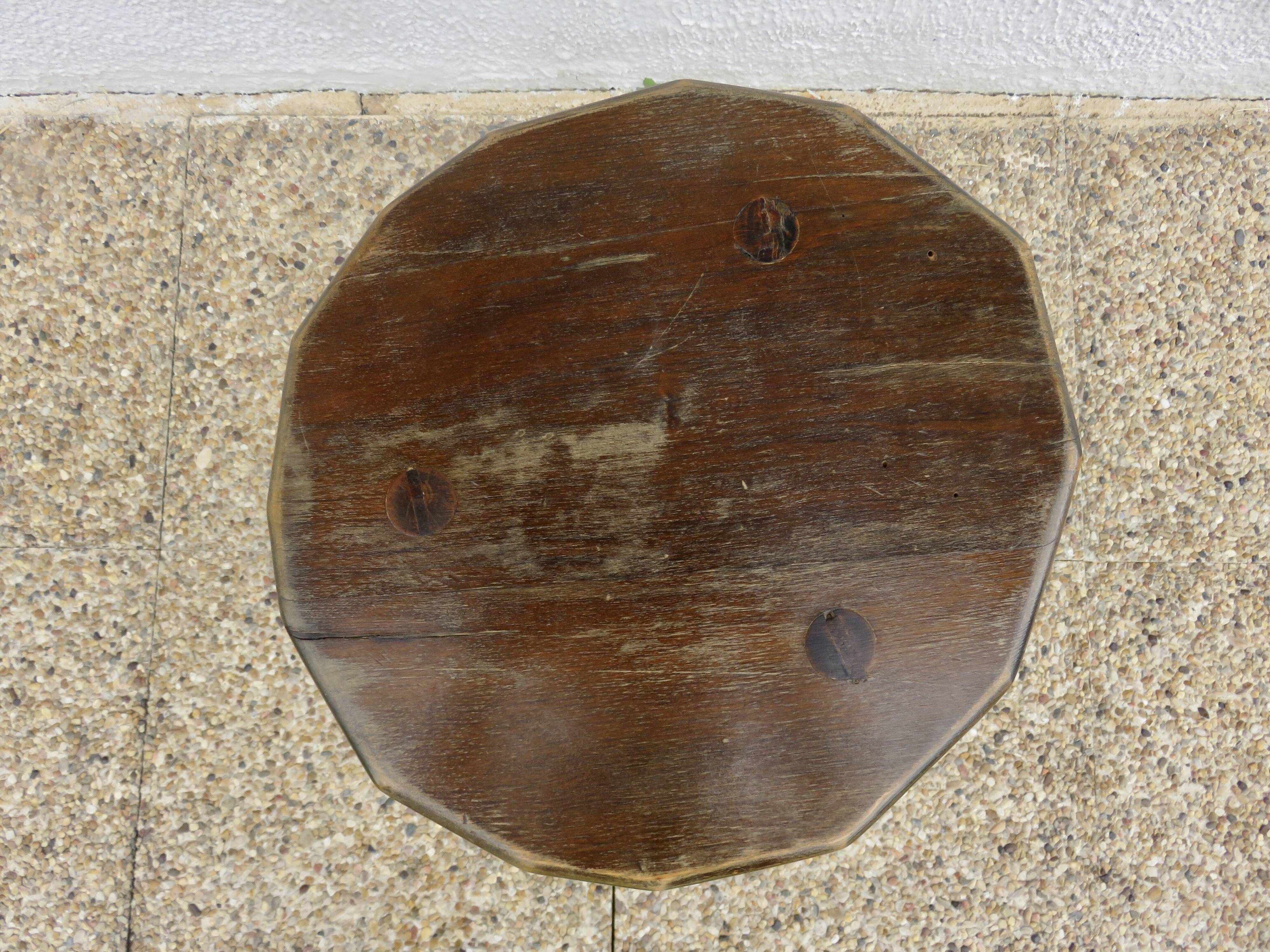 Tabouret tripode en bois massif 1950