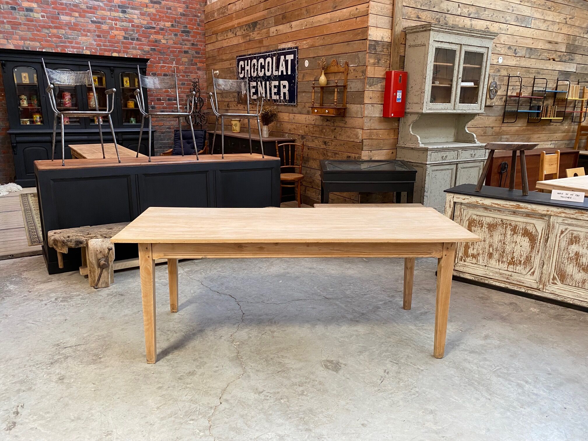 Elm farmhouse table spindle legs