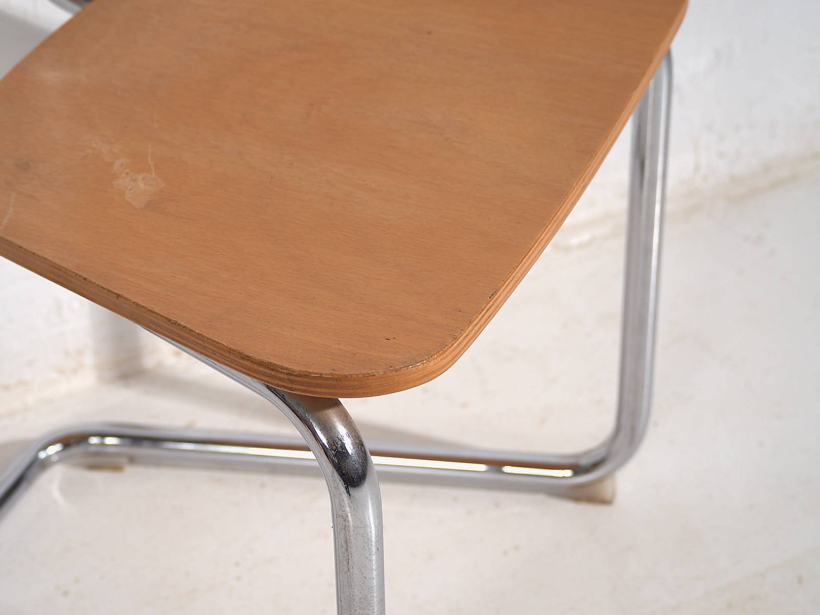 Vintage industrial style chairs (c.1960). Set of 4 pieces