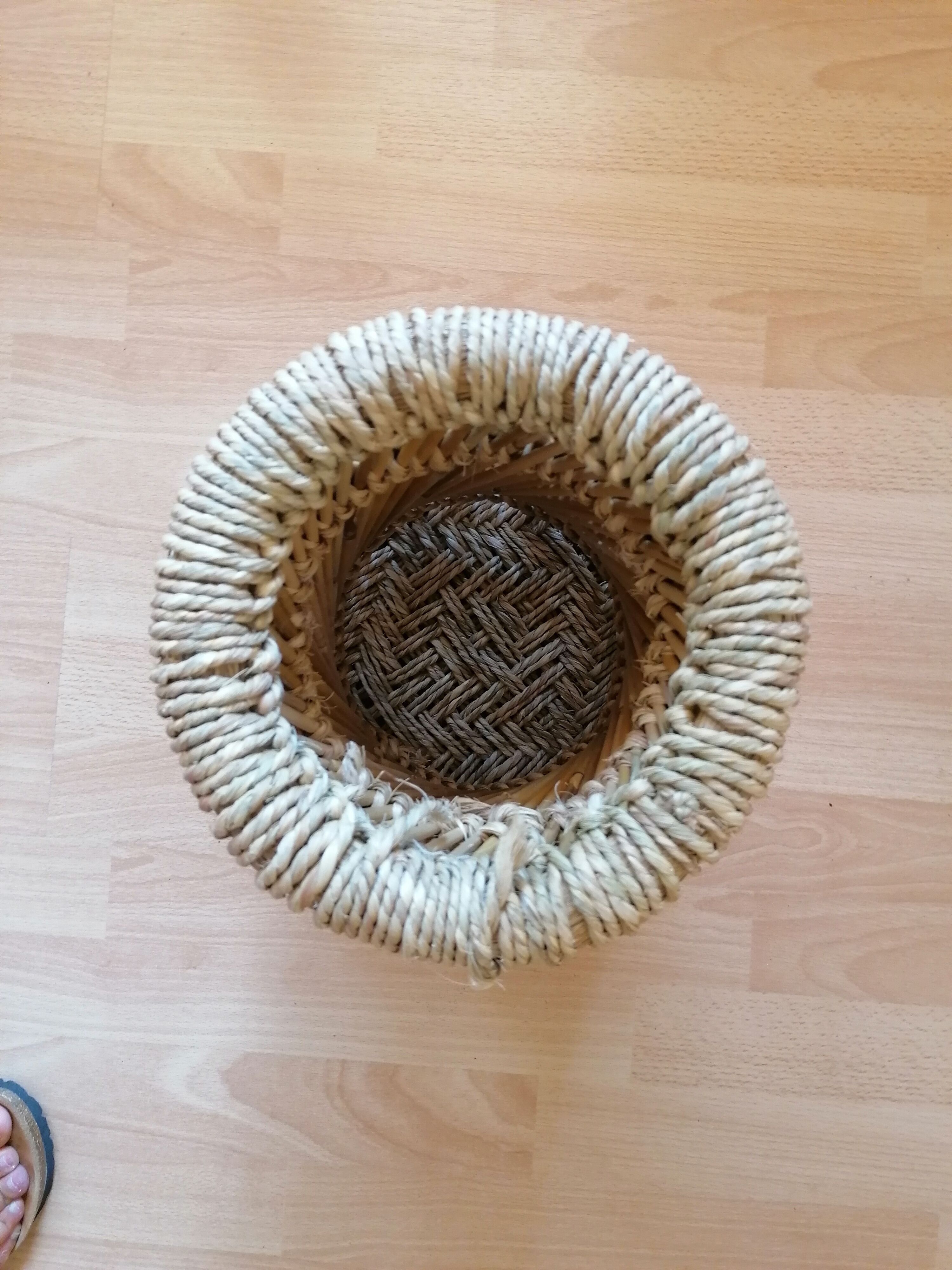 Diabolo rattan stool