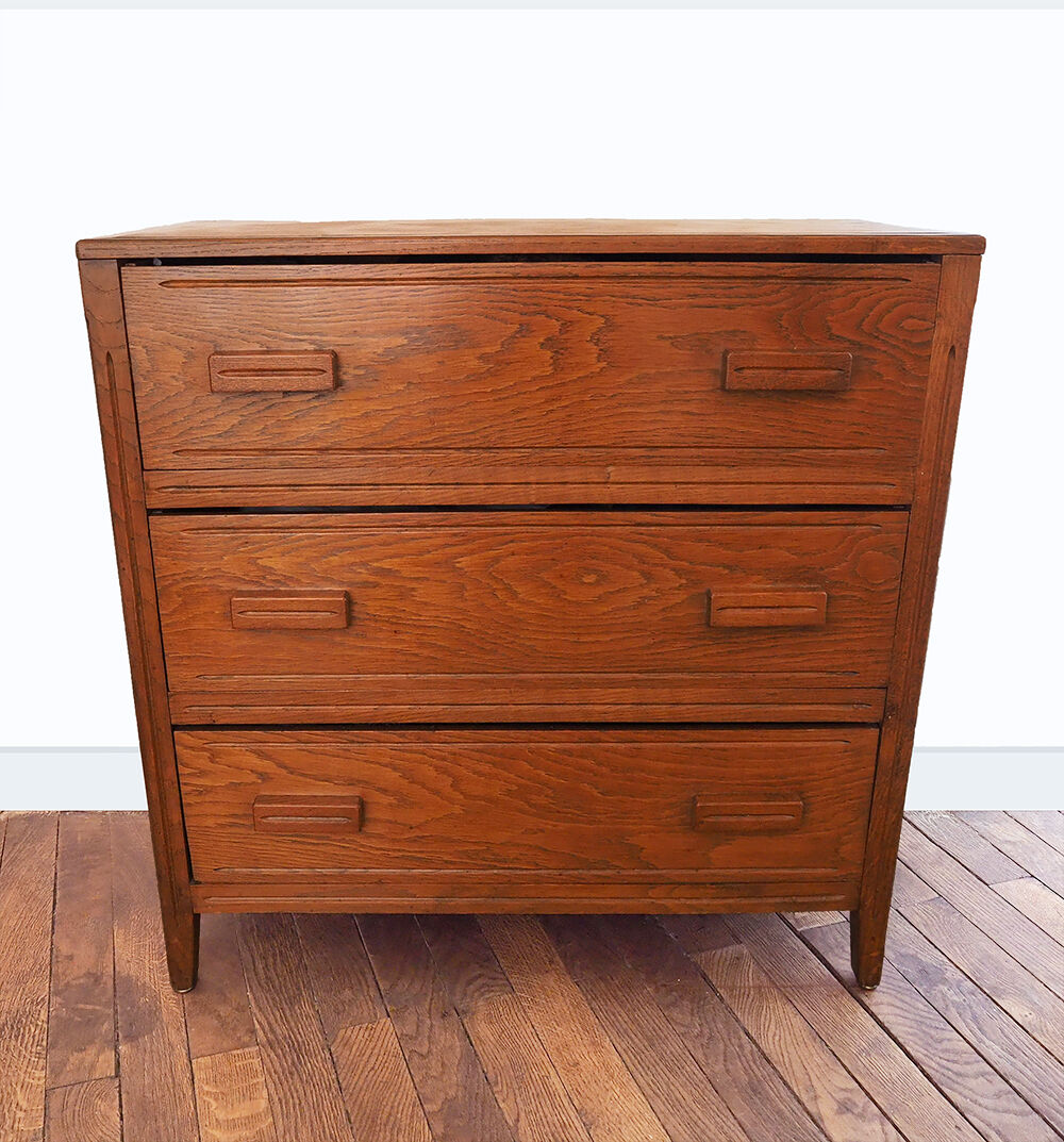 Commode en bois massif vintage