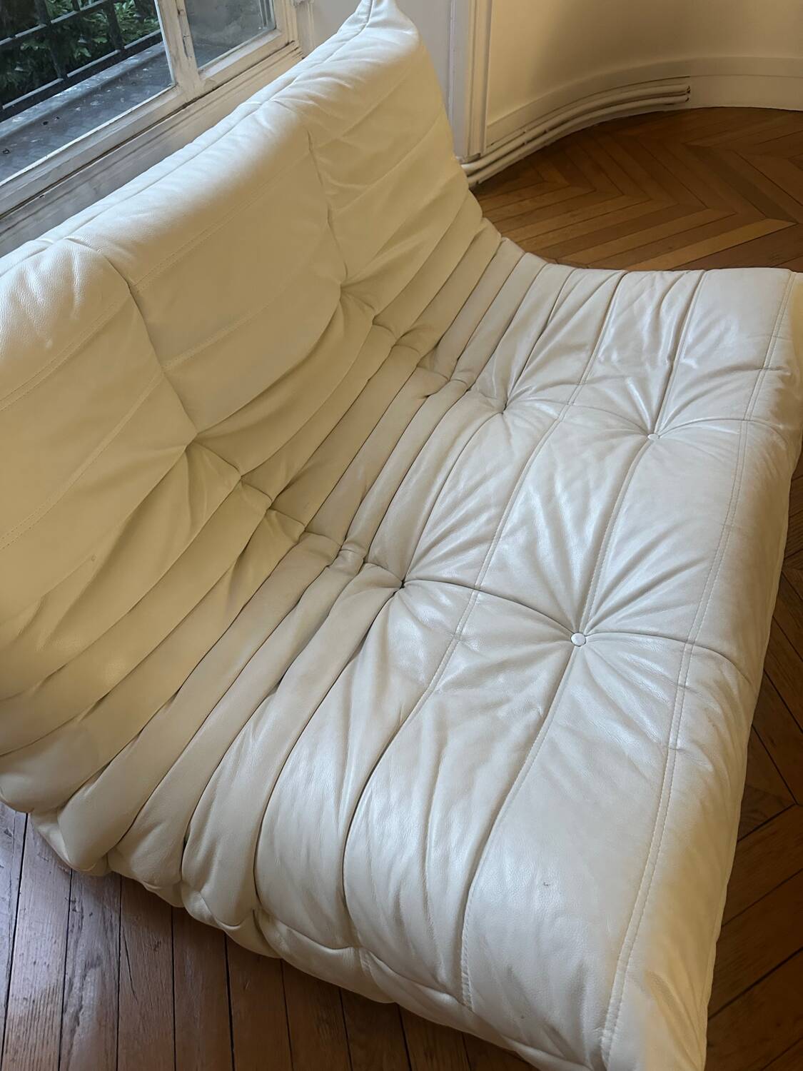Canapé 2 places Togo blanc cuir vintage