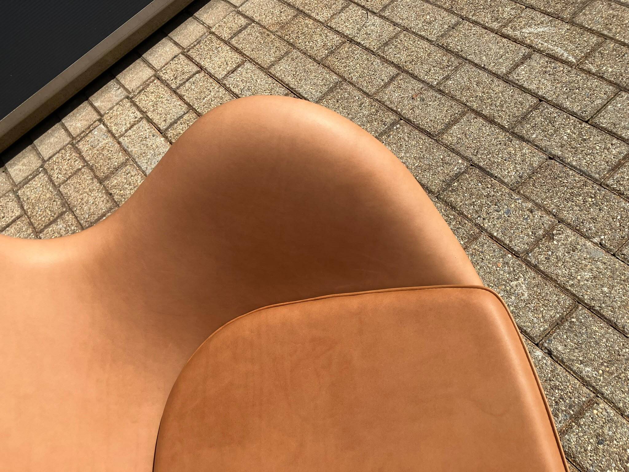 Fritz Hansen Egg Chair 07-'63 Cognac Camel vintage leather NEW CONDITION!!