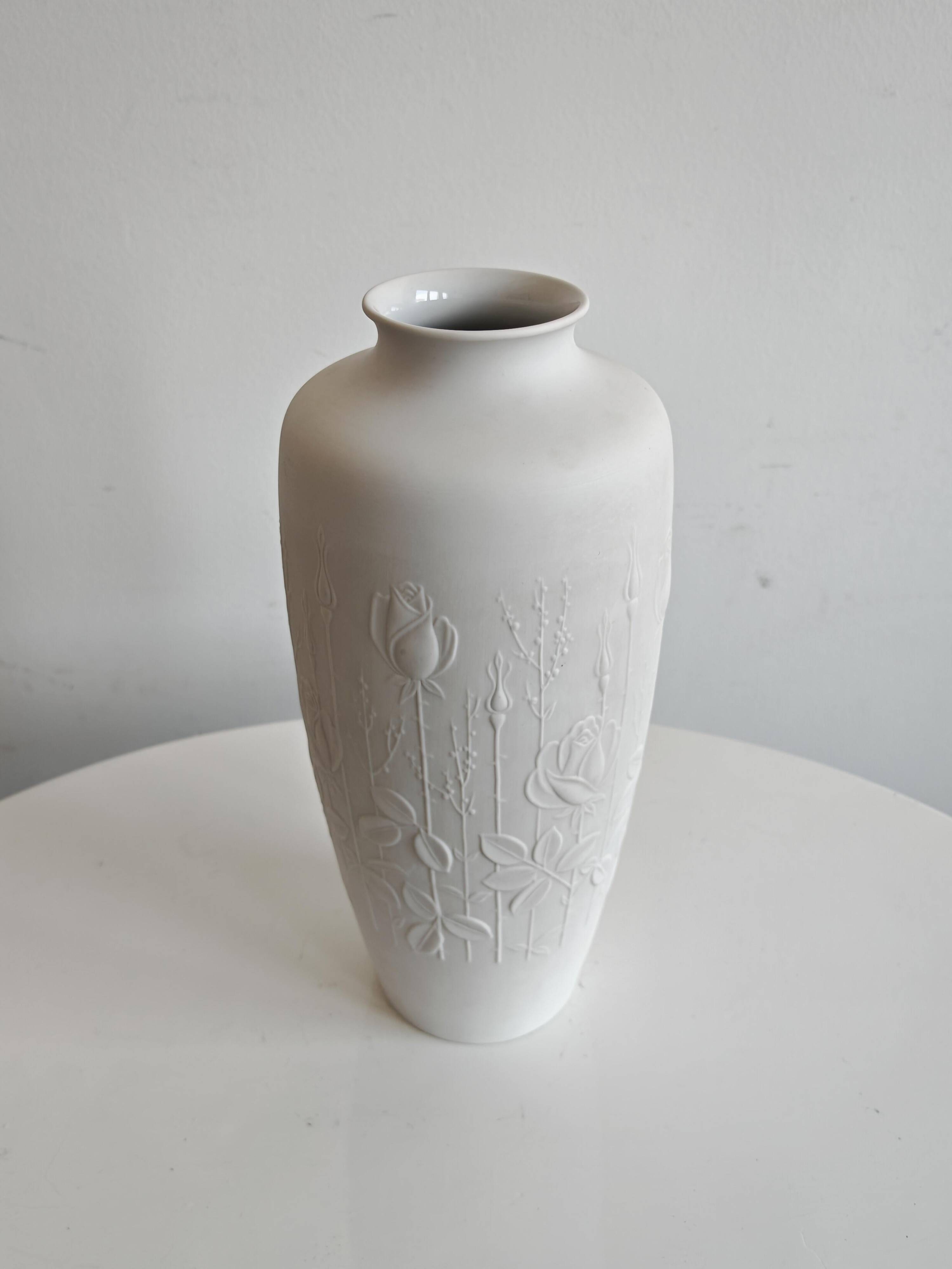 "Rosengarten" vase in biscuit porcelain by Alboth & Kaiser, mid-century.