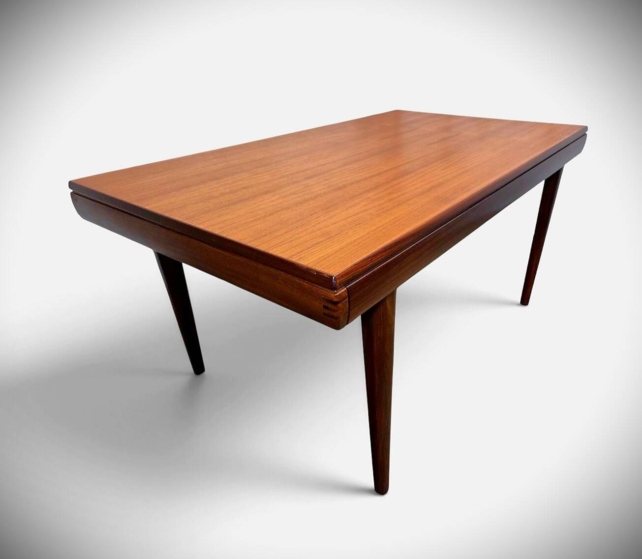 Table de salle à manger design scandinave mid-dentury