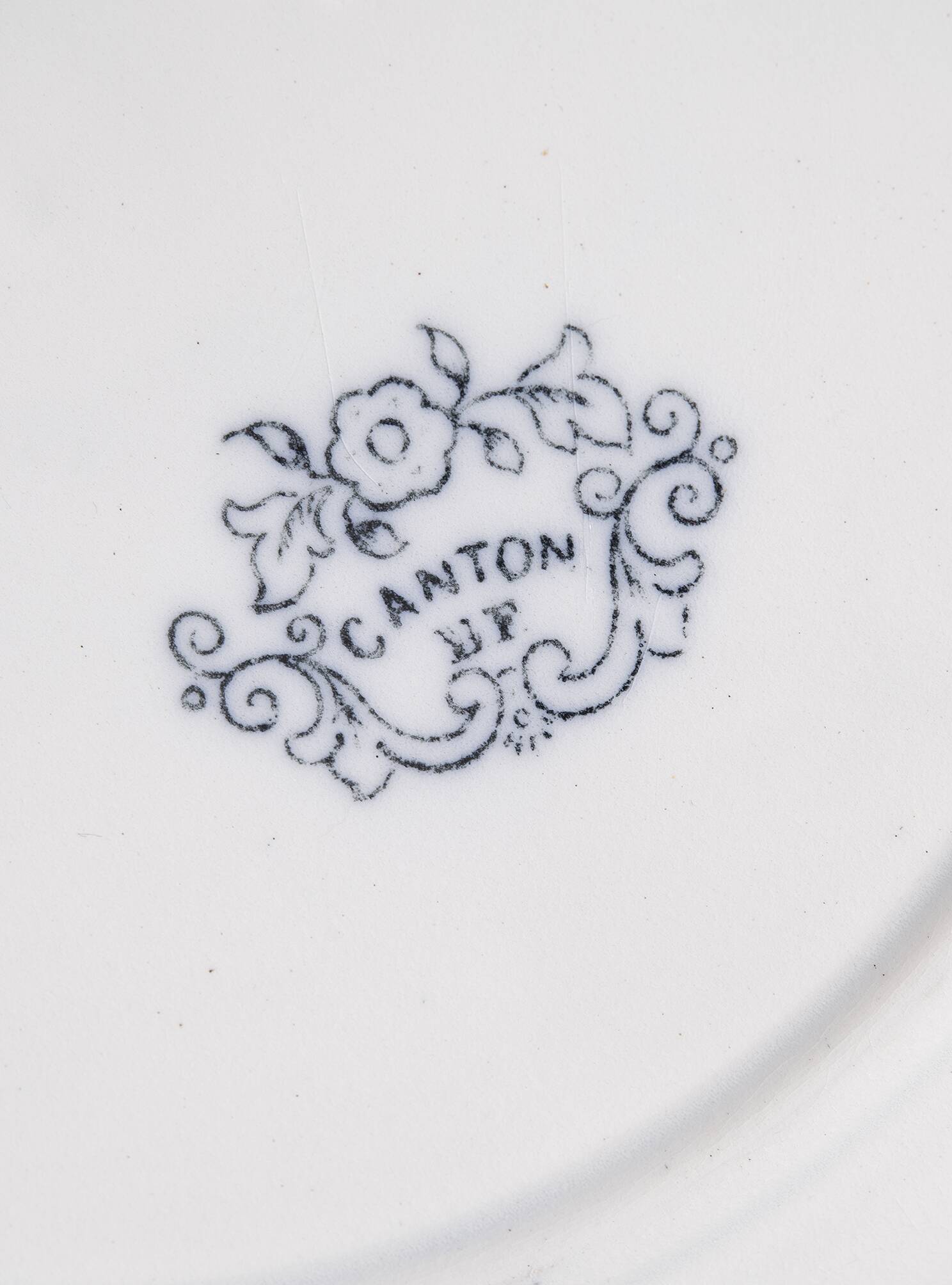 12 plates with large dish, Boch Frères Canton