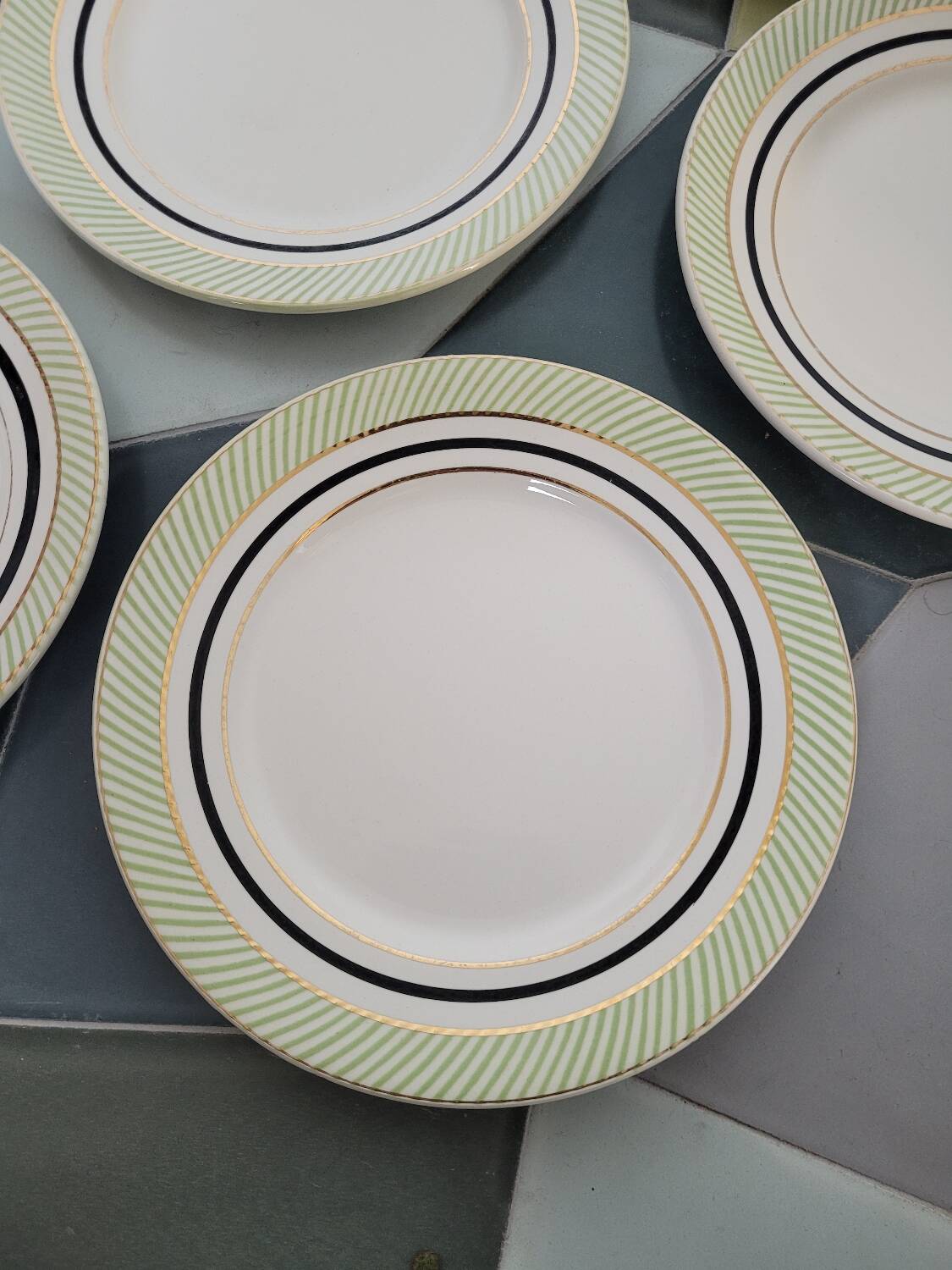 Lot n°1 de 5 assiettes à dessert Opaceline de Salins