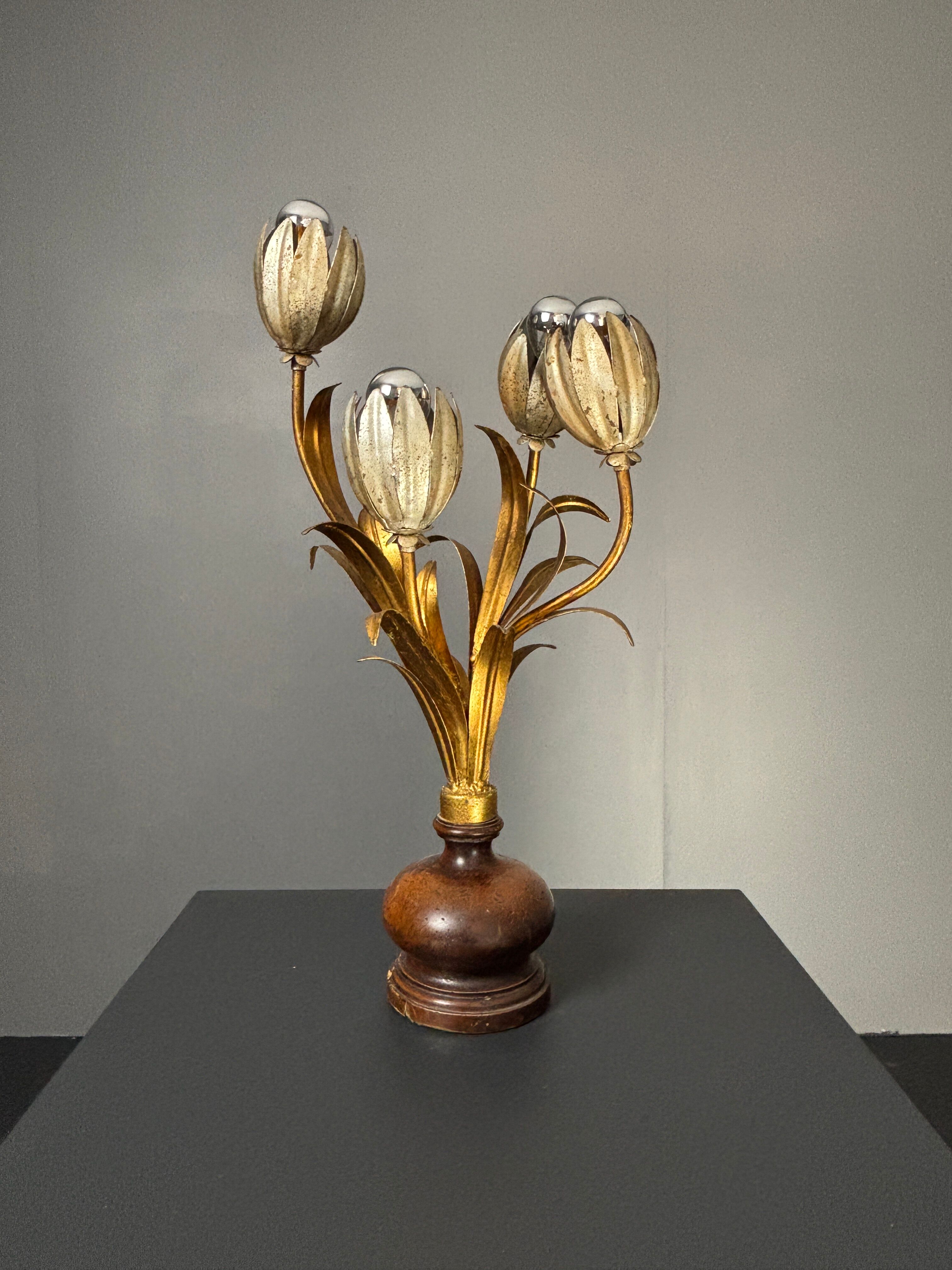 Midcentury Hollywood Regency Florentine gilt metal flower table lamp, 60s.
