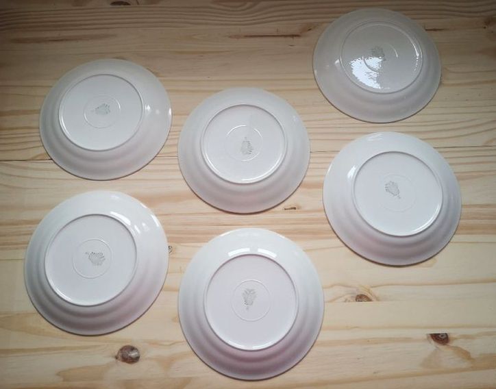 12 Villeroy & Boch cream plates with golden edging, 6 flat and 6 hollow plates