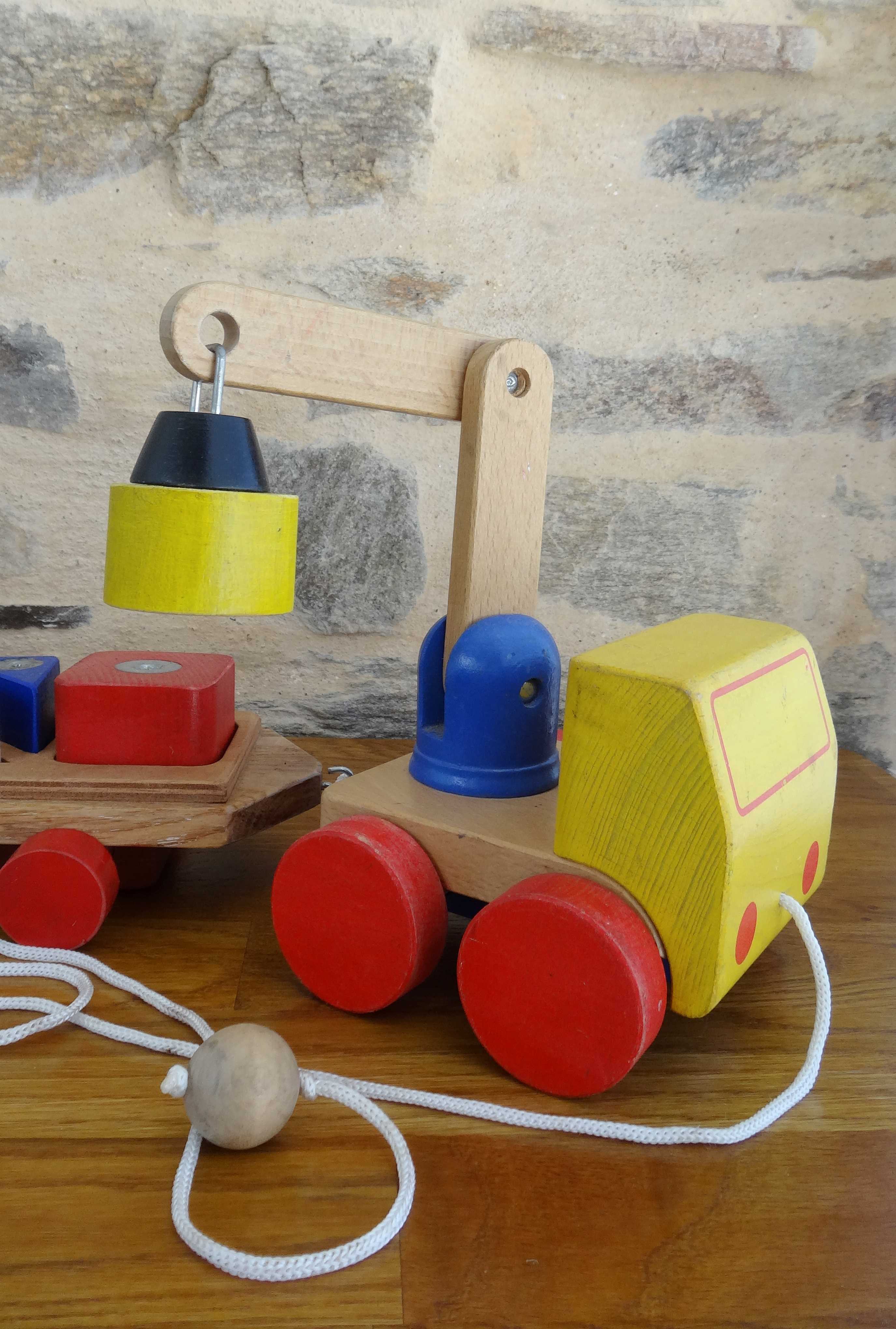 Tow truck with wooden steerable crane - 1980s