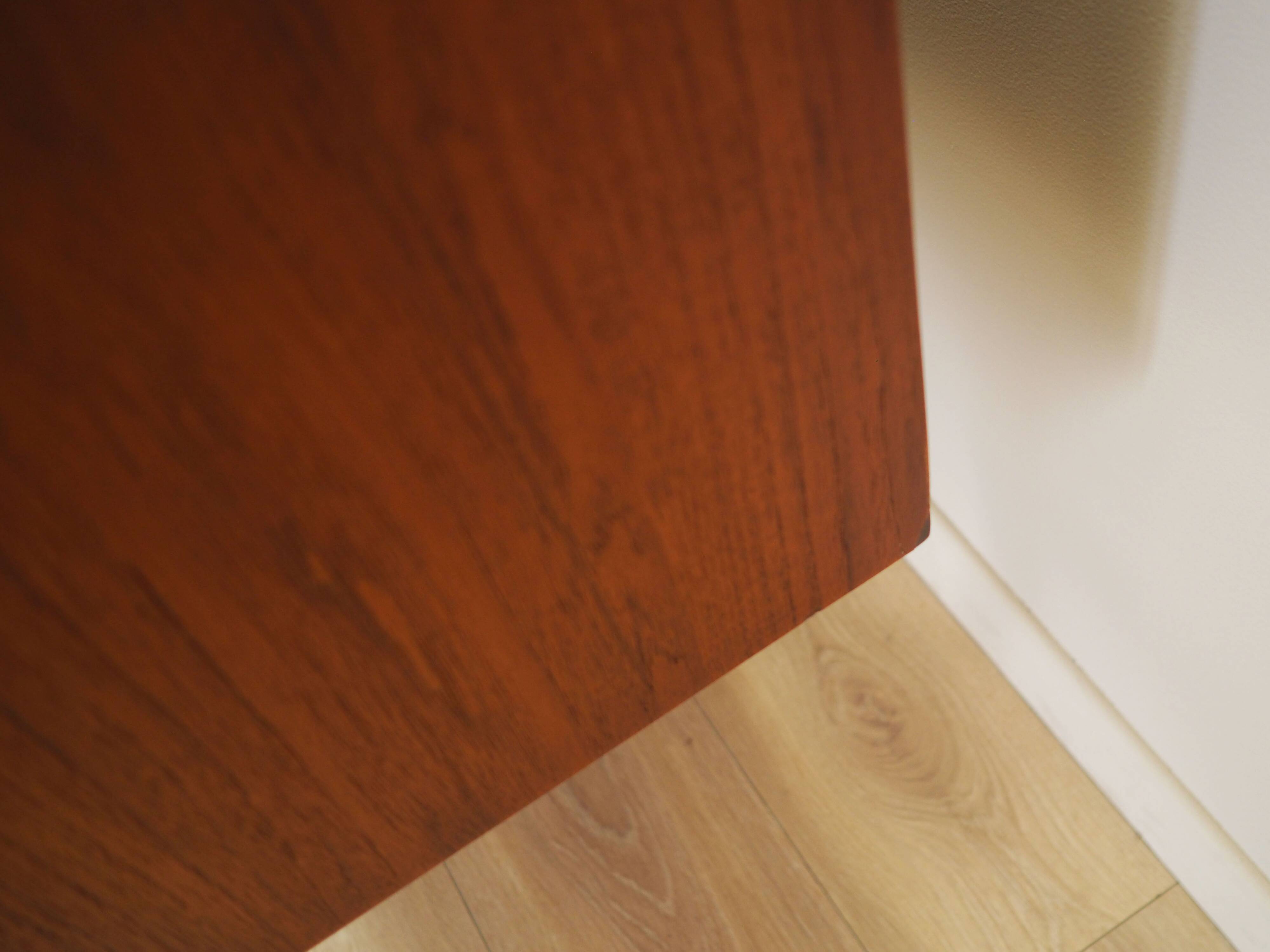 Buffet haut en teck, design danois, années 1970, fabrication : Danemark