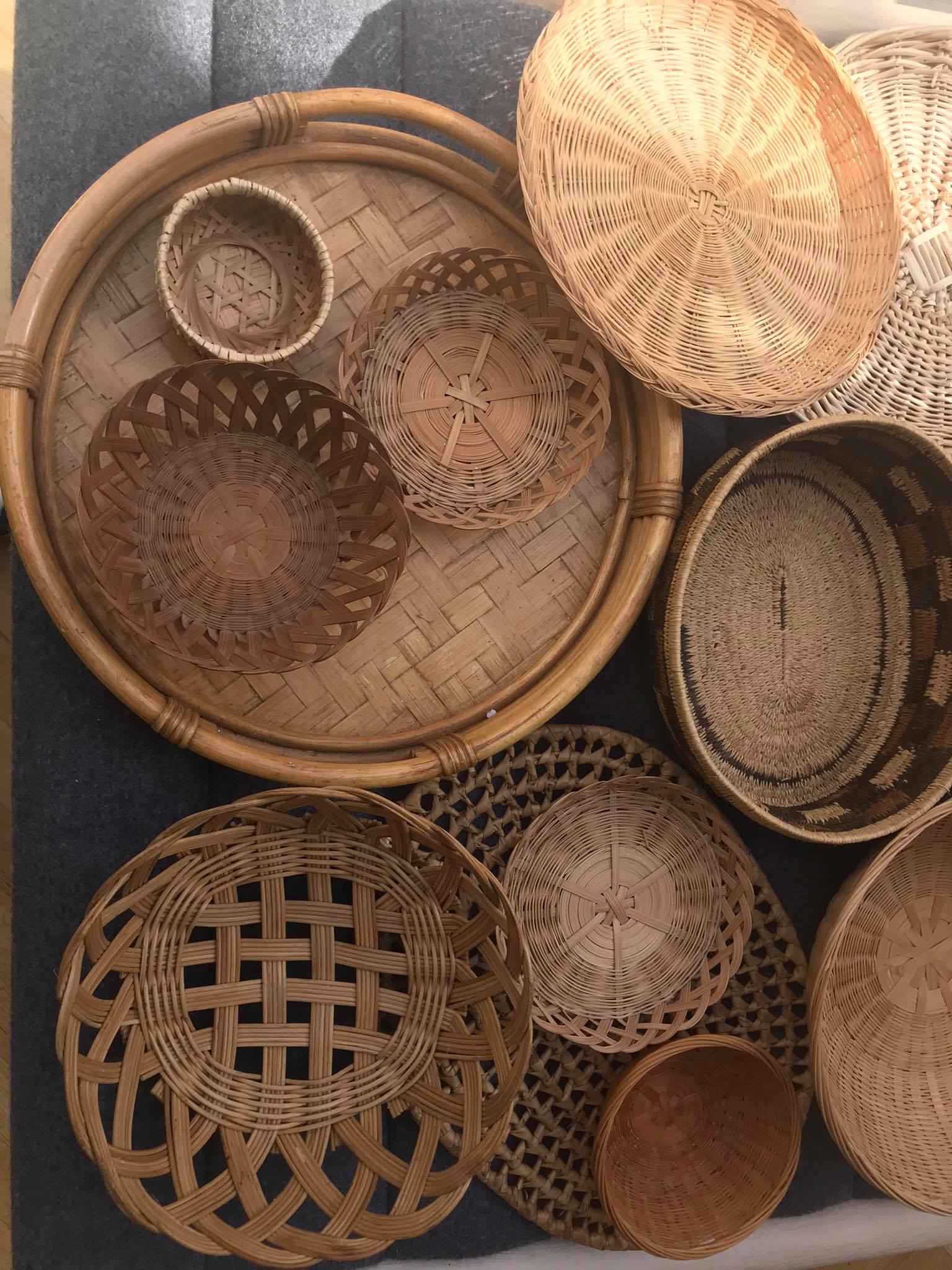 Set 23 decorative rattan baskets