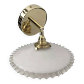 Applique murale en opaline blanche