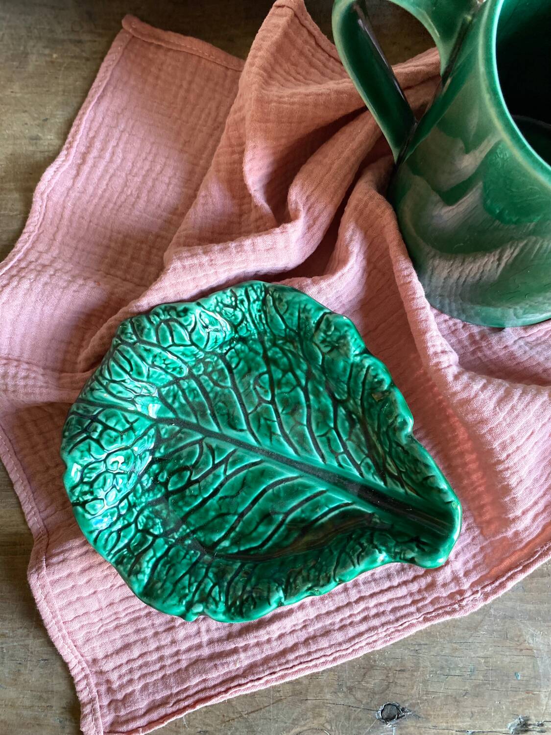 Small ceramic cabbage leaf dish