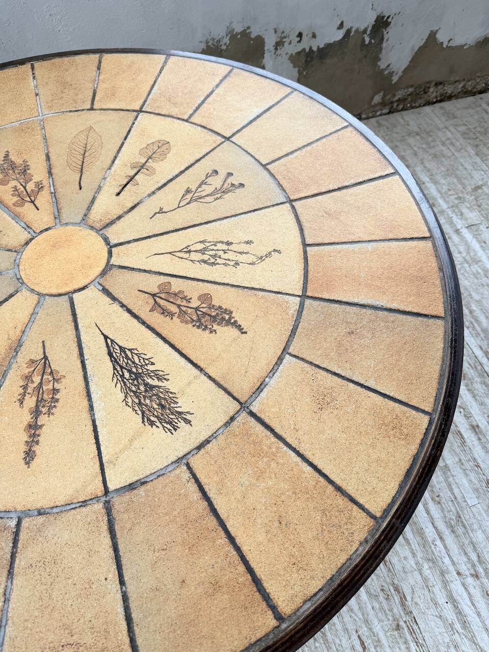 Herbier Capron ceramic dining table