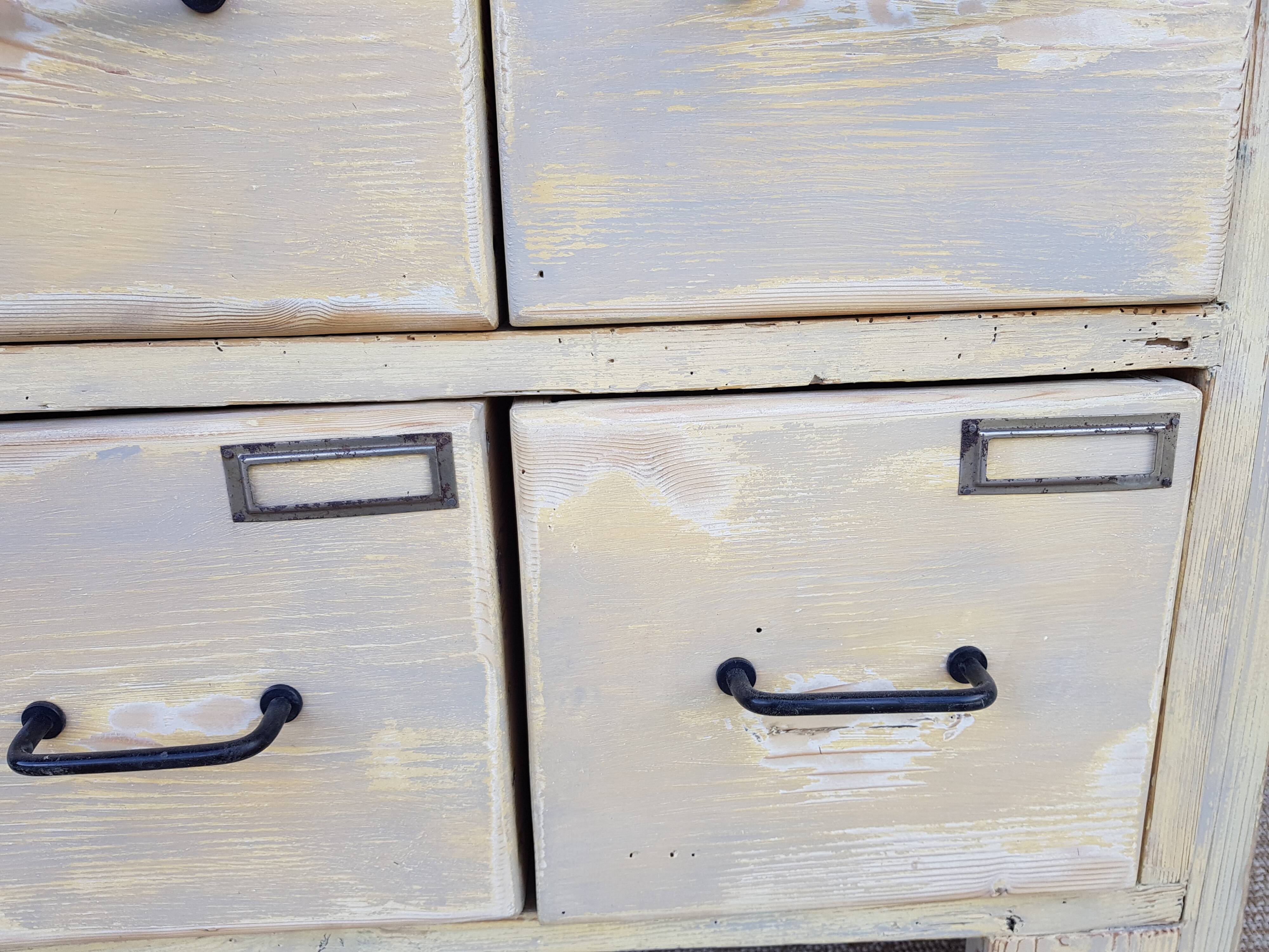 Old-trade furniture with "Grainetier" drawers