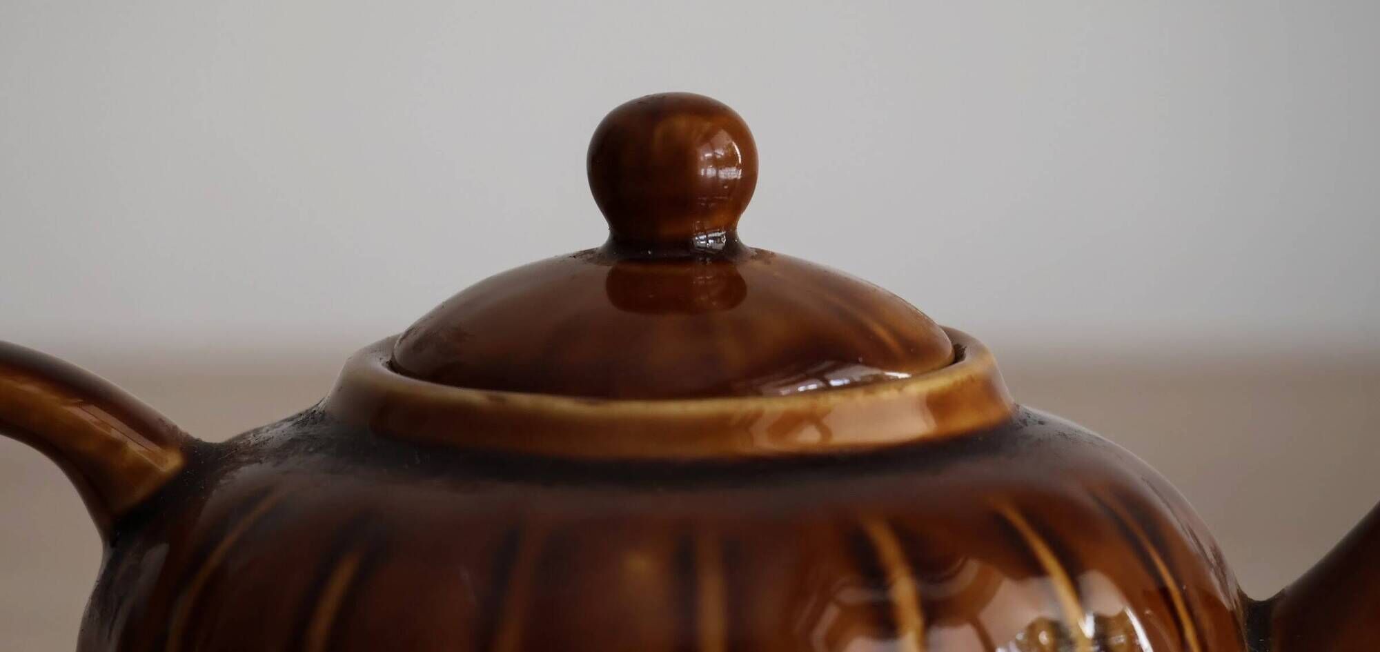Théière chinoise style citrouille à panneaux marron vintage