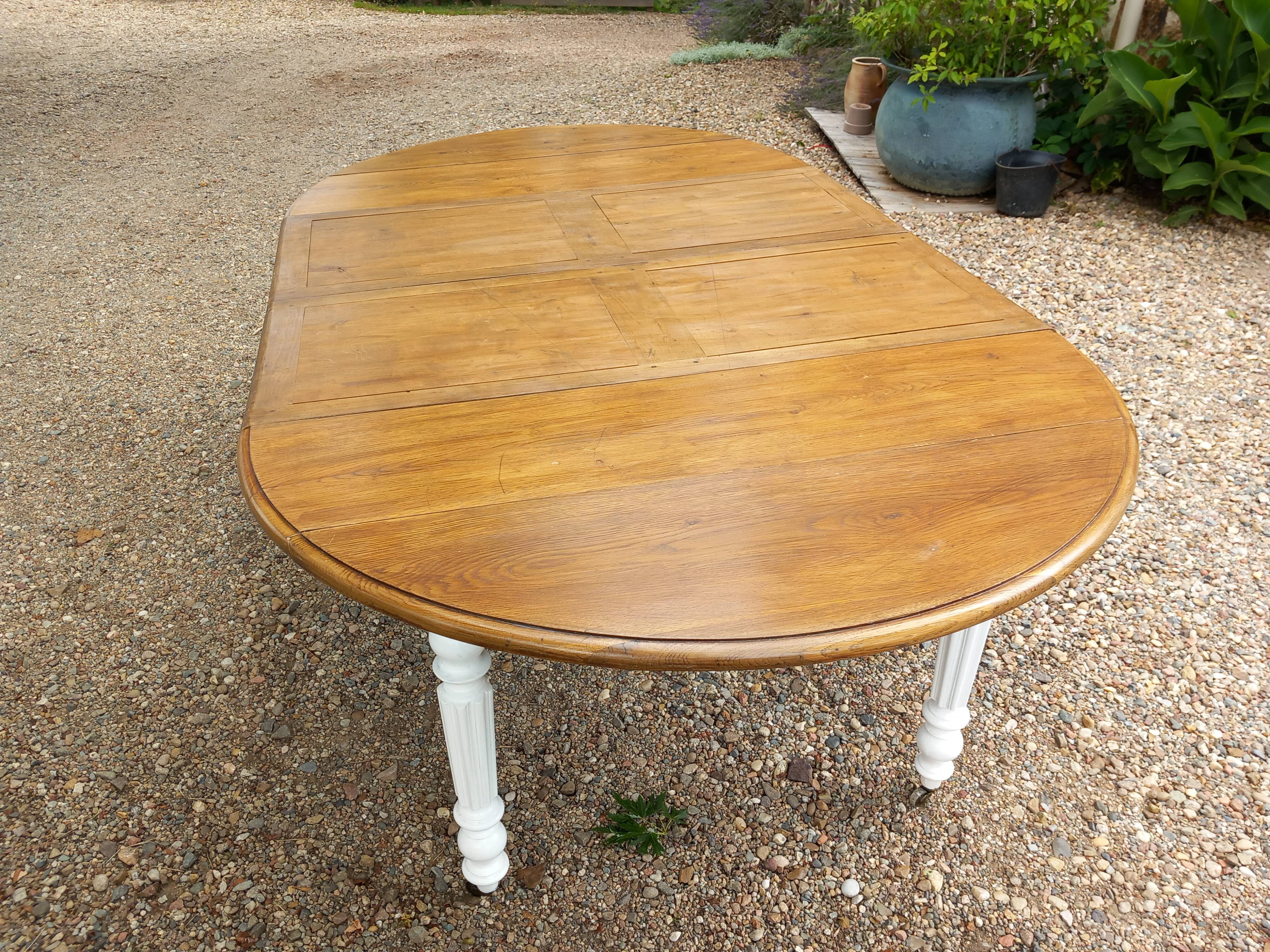 Antique solid wood table, round/oval extendable