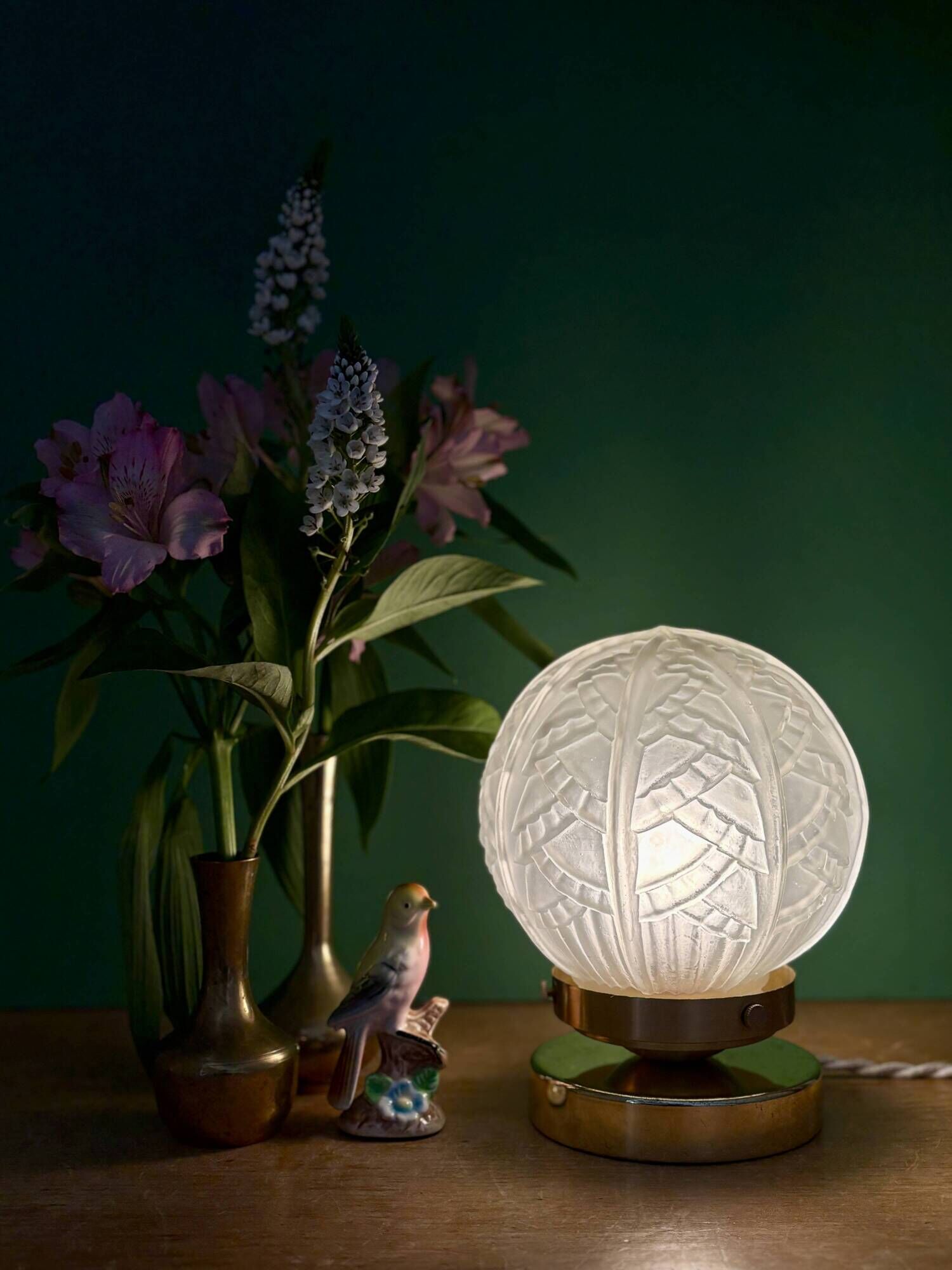 Lampe à poser globe vintage art déco en verre dépoli