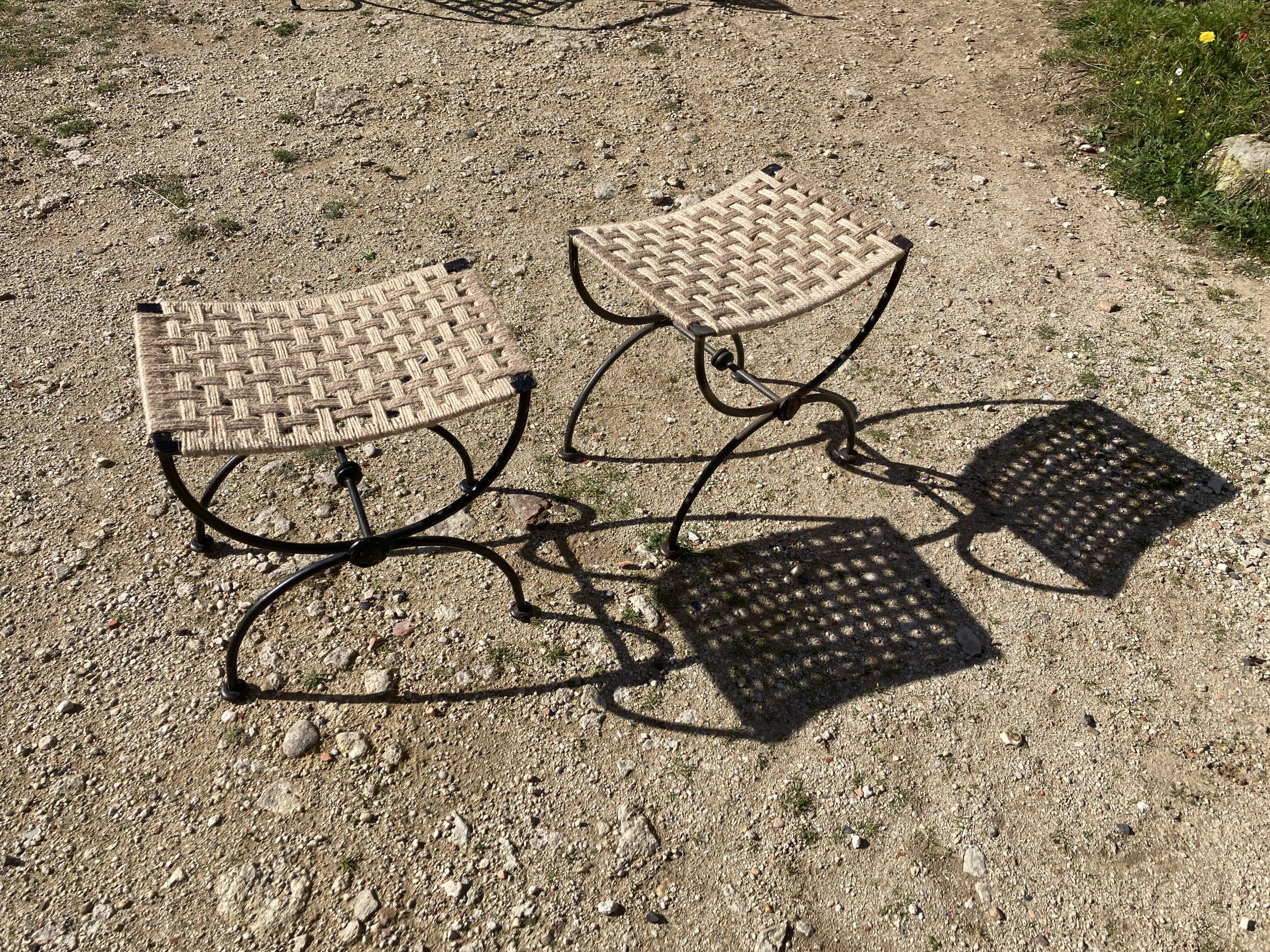 Pair of curule stools In wrought iron. Woven seat