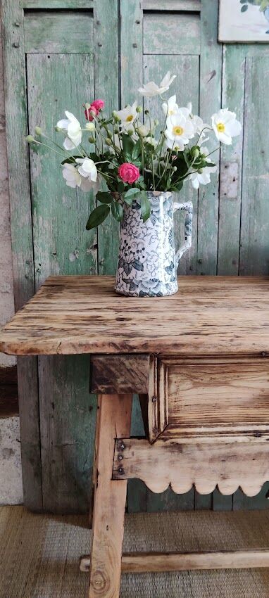 cottage table / folk art