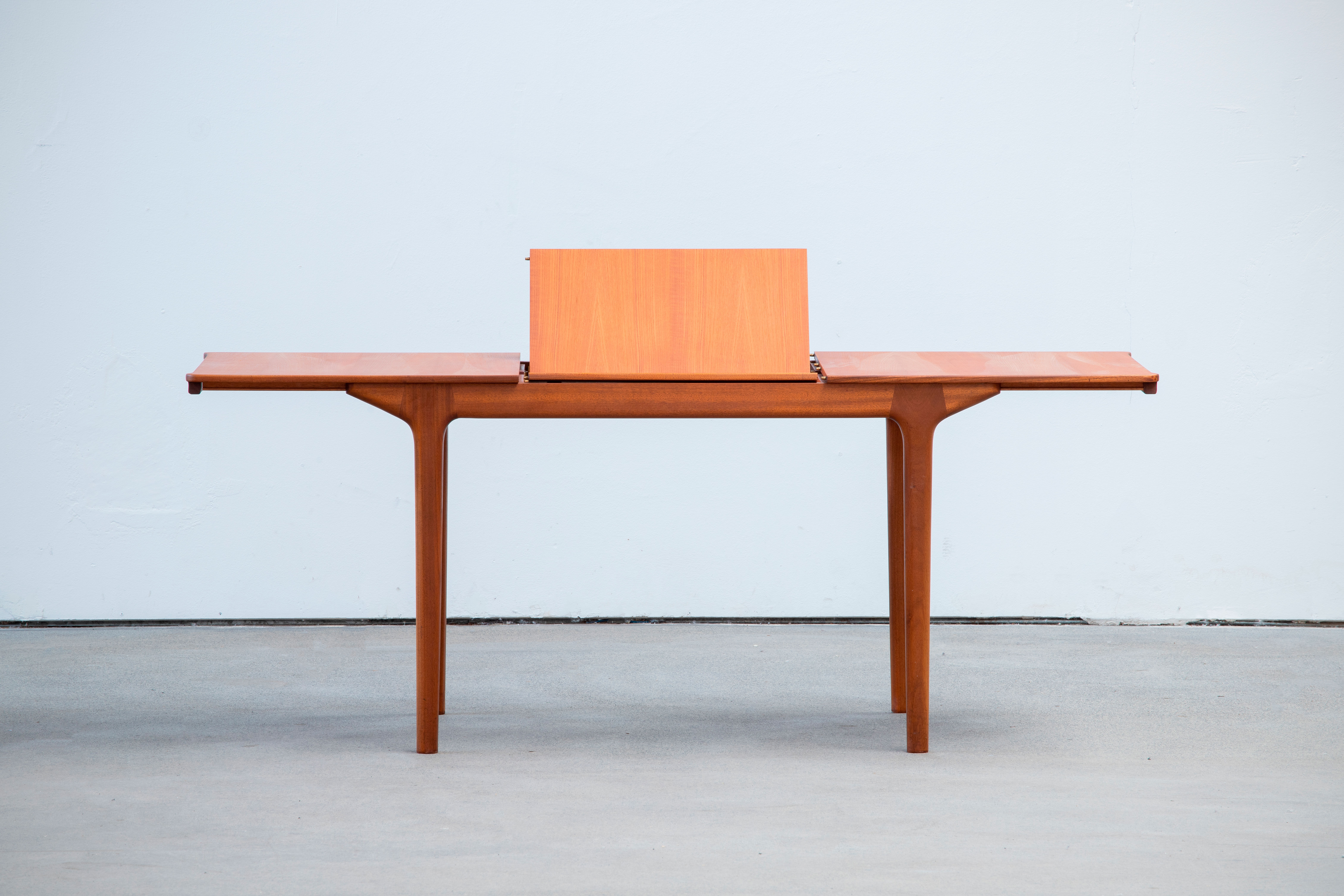 Vintage Scandinavian table design Macintosh 1960