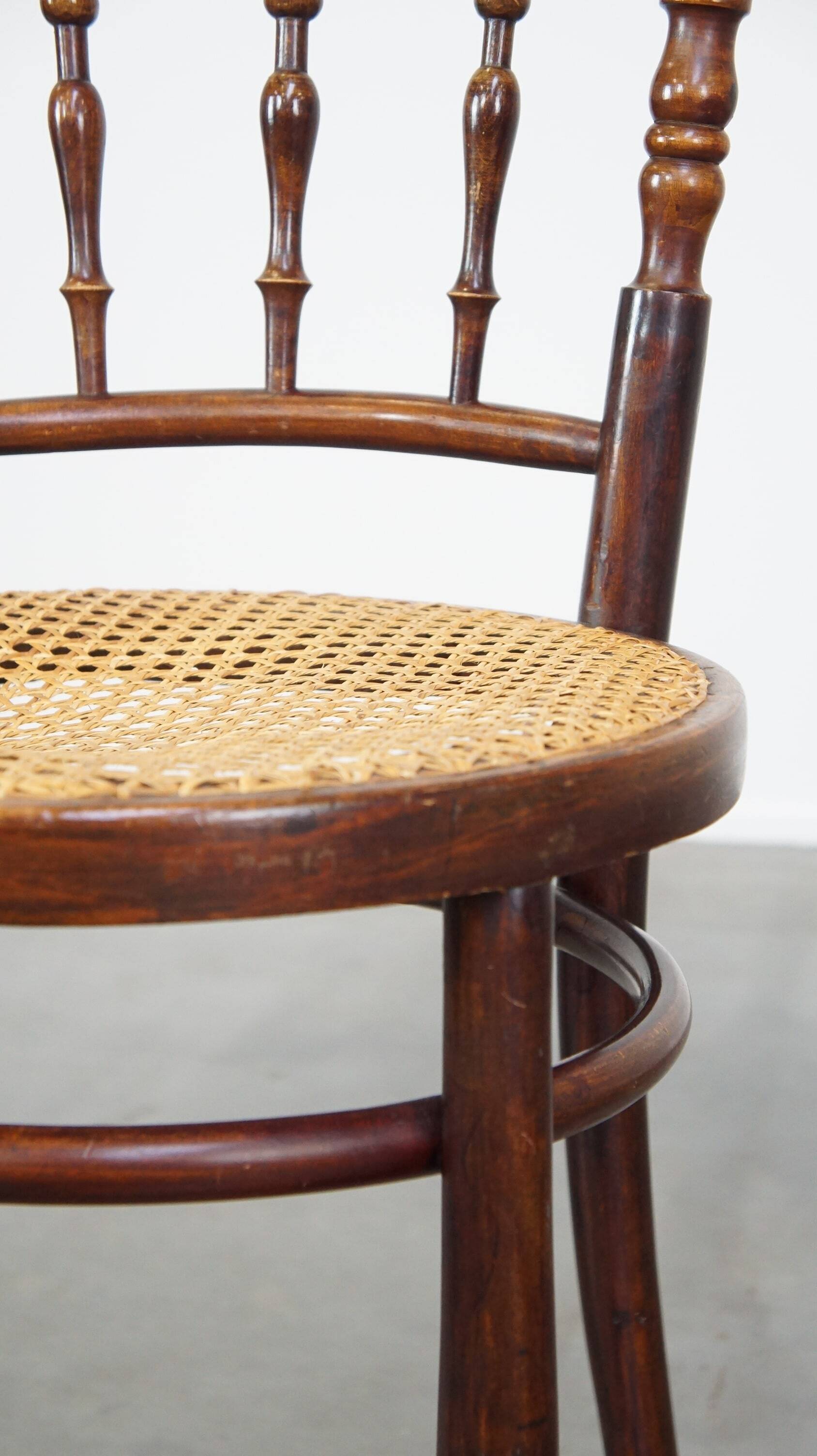 Charming, very elegant vintage Thonet design dining room/bistro chair