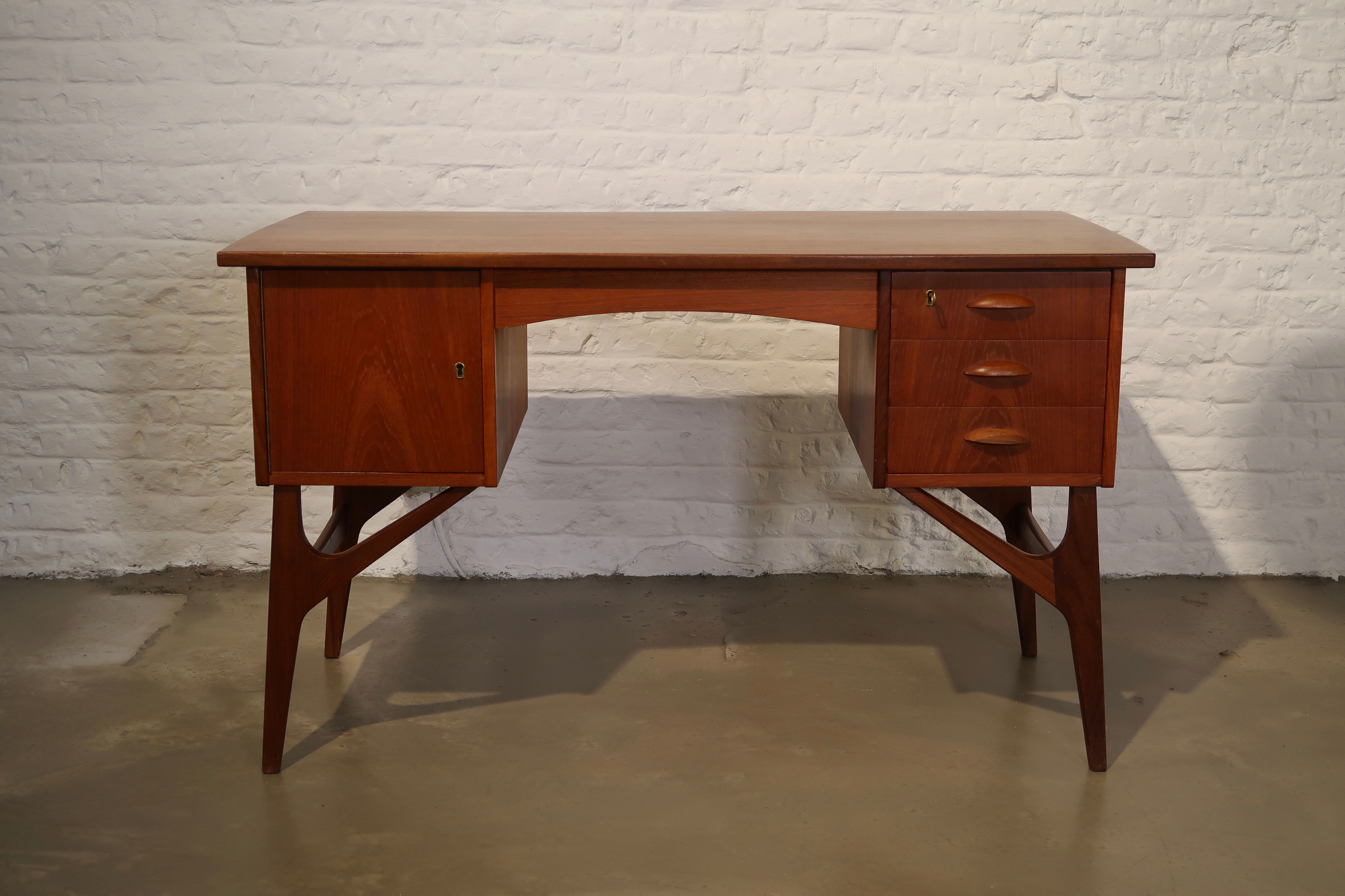 Danish desk of Lady 1960's teak