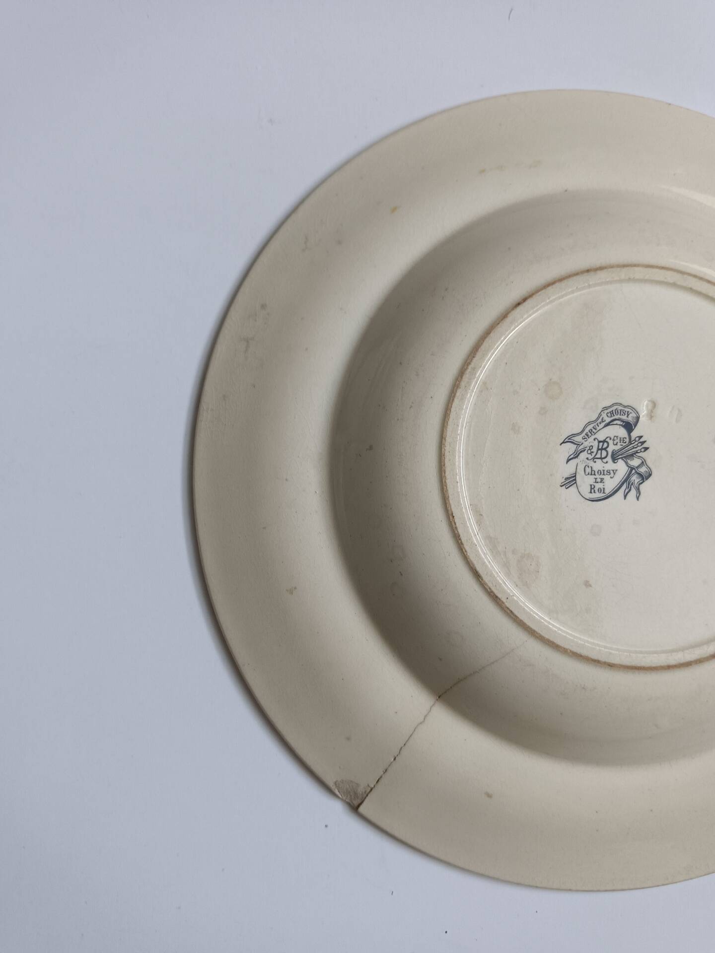Hollow decorative plate Choisy-le-Roi black flowers and border